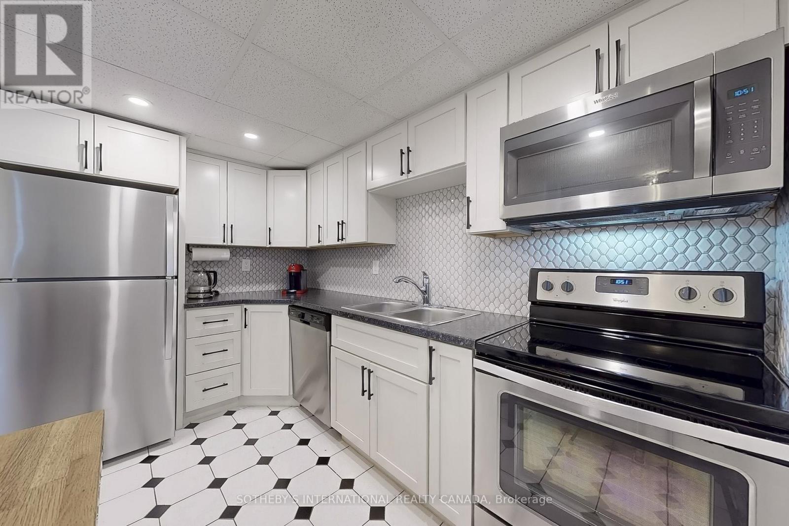 406 - 25 Fairview Road W, Mississauga, Ontario  L5B 3Y8 - Photo 9 - W12383521