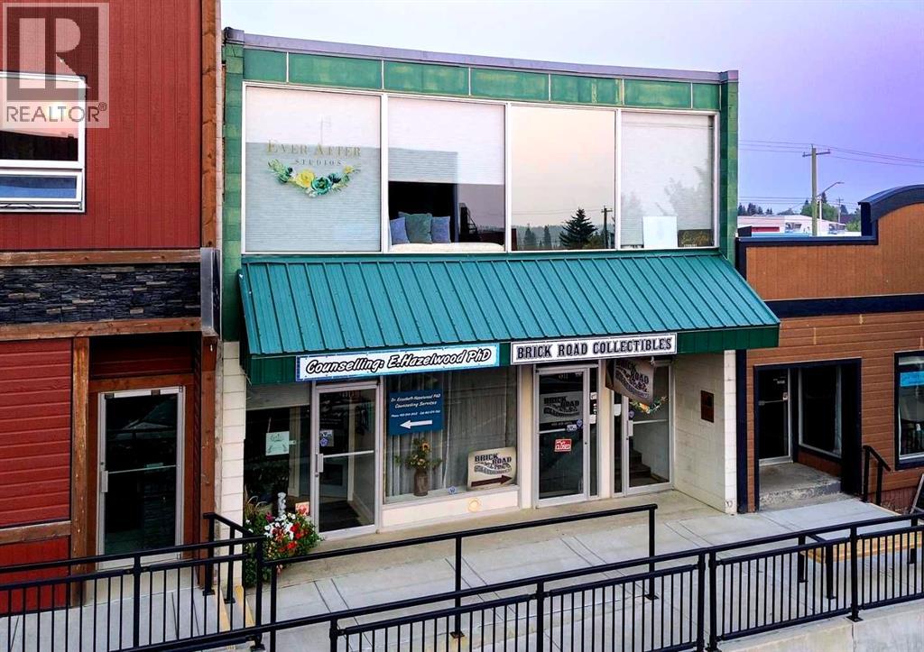 4909, 4911, 4913 50 Street, Rocky Mountain House, Alberta  T4T 1A6 - Photo 1 - A2253645
