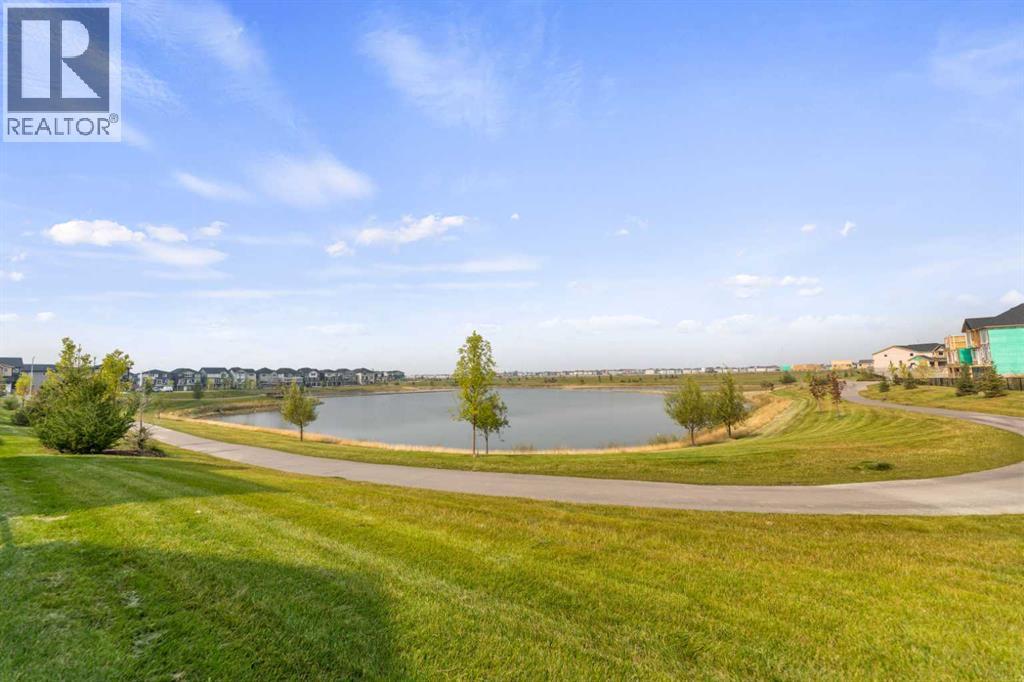 Property at 288 Savanna Drive NE image 2