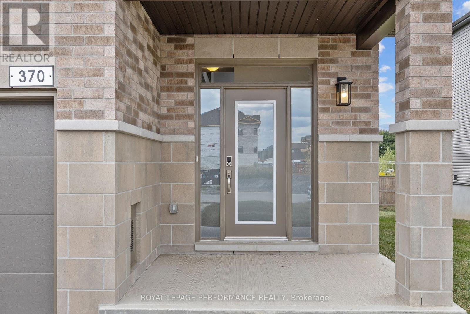 370 Labelle Street, Russell, Ontario  K0A 1W0 - Photo 3 - X12383907
