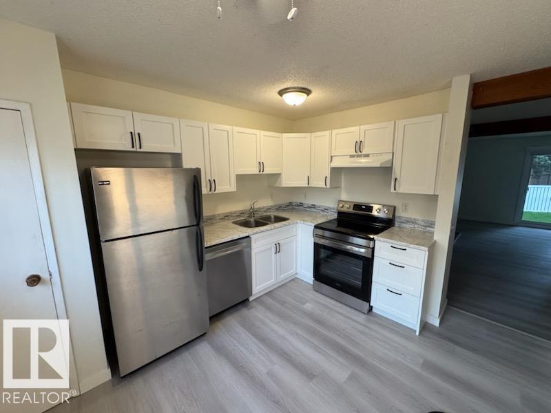 9 Grandin Woods Es, St. Albert, Alberta  T8N 2Y4 - Photo 4 - E4450706