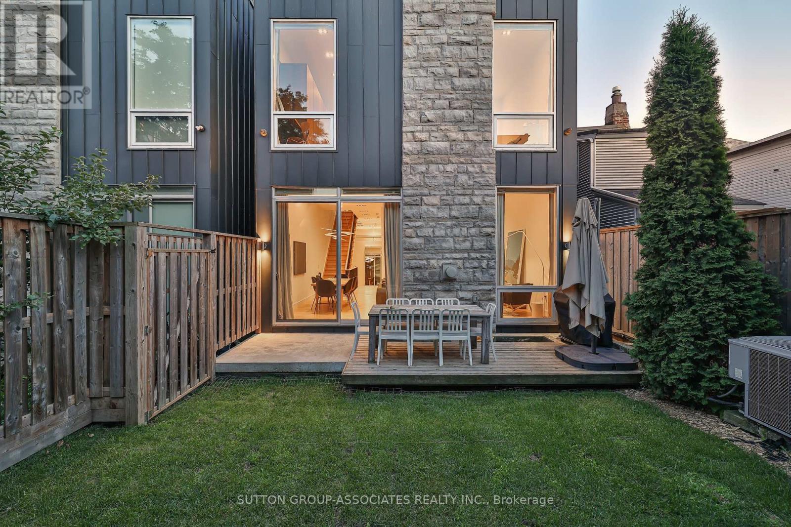 22 Mitchell Avenue, Toronto (Niagara), Ontario  M6J 1B9 - Photo 14 - C12383737