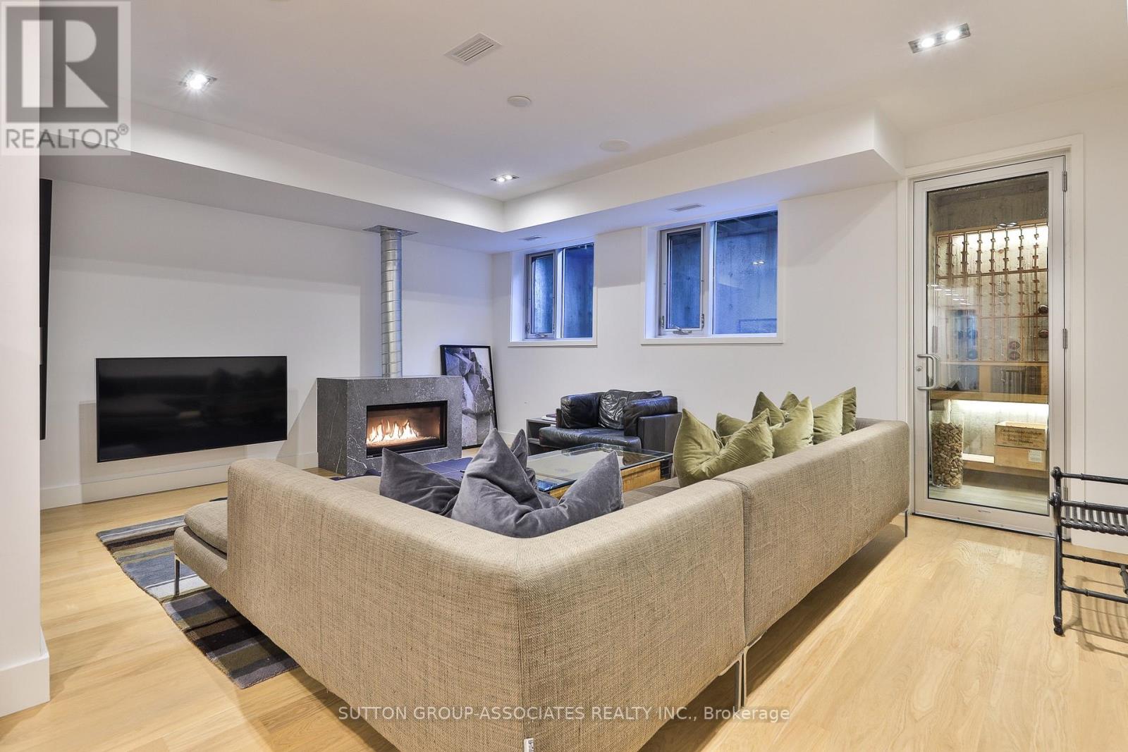 22 Mitchell Avenue, Toronto (Niagara), Ontario  M6J 1B9 - Photo 40 - C12383737