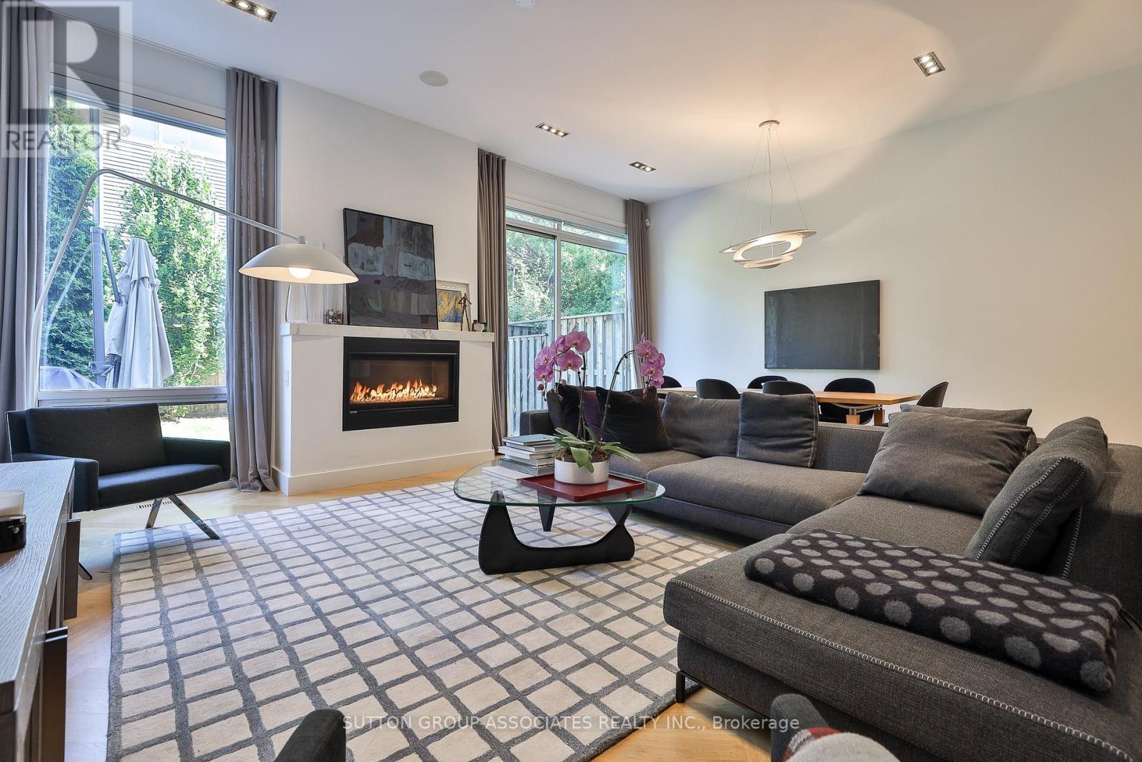 22 Mitchell Avenue, Toronto (Niagara), Ontario  M6J 1B9 - Photo 9 - C12383737