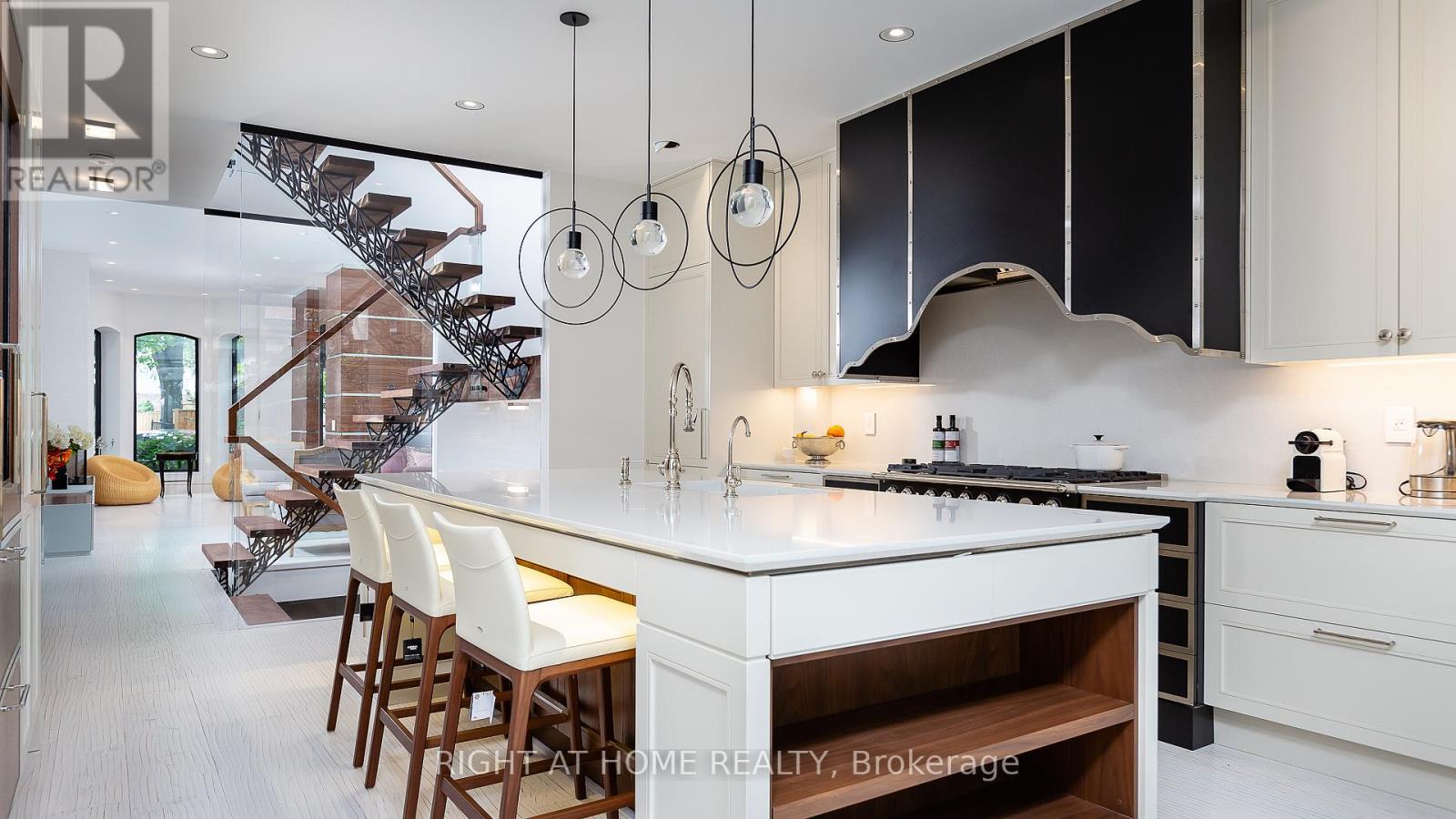 53 Hazelton Avenue, Toronto, Ontario  M5R 2E3 - Photo 15 - C12383770