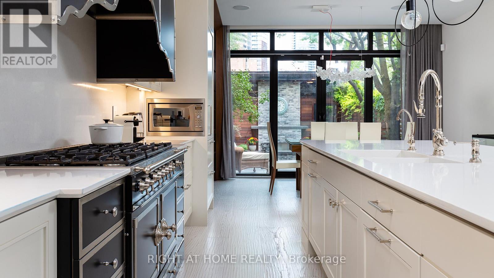 53 Hazelton Avenue, Toronto, Ontario  M5R 2E3 - Photo 16 - C12383770