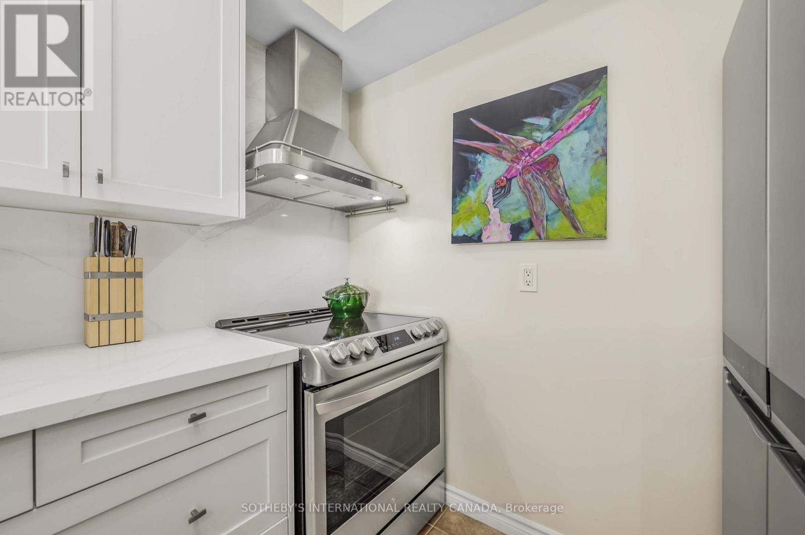 605 - 1 Deer Park Crescent, Toronto (Yonge-St. Clair), Ontario  M4V 3C4 - Photo 12 - C12383809