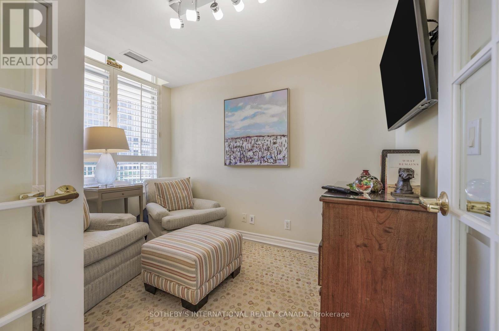 605 - 1 Deer Park Crescent, Toronto (Yonge-St. Clair), Ontario  M4V 3C4 - Photo 14 - C12383809