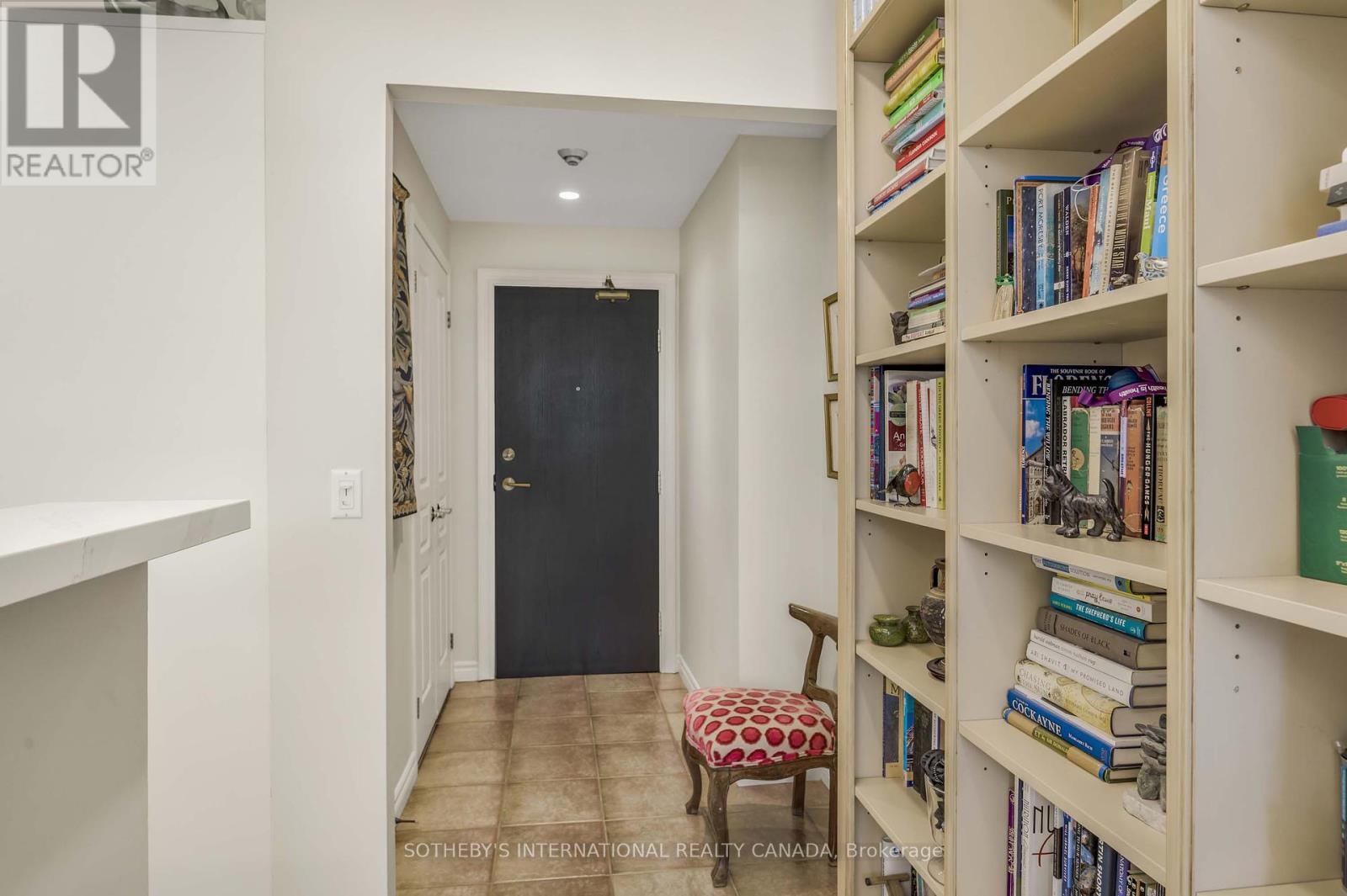 605 - 1 Deer Park Crescent, Toronto (Yonge-St. Clair), Ontario  M4V 3C4 - Photo 2 - C12383809