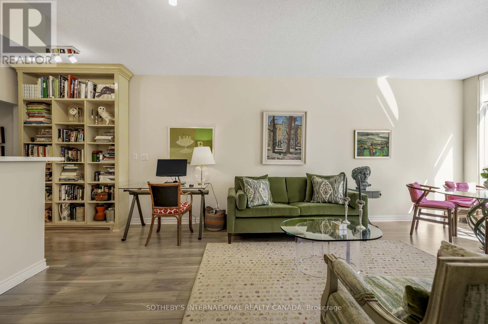 605 - 1 Deer Park Crescent, Toronto (Yonge-St. Clair), Ontario  M4V 3C4 - Photo 5 - C12383809