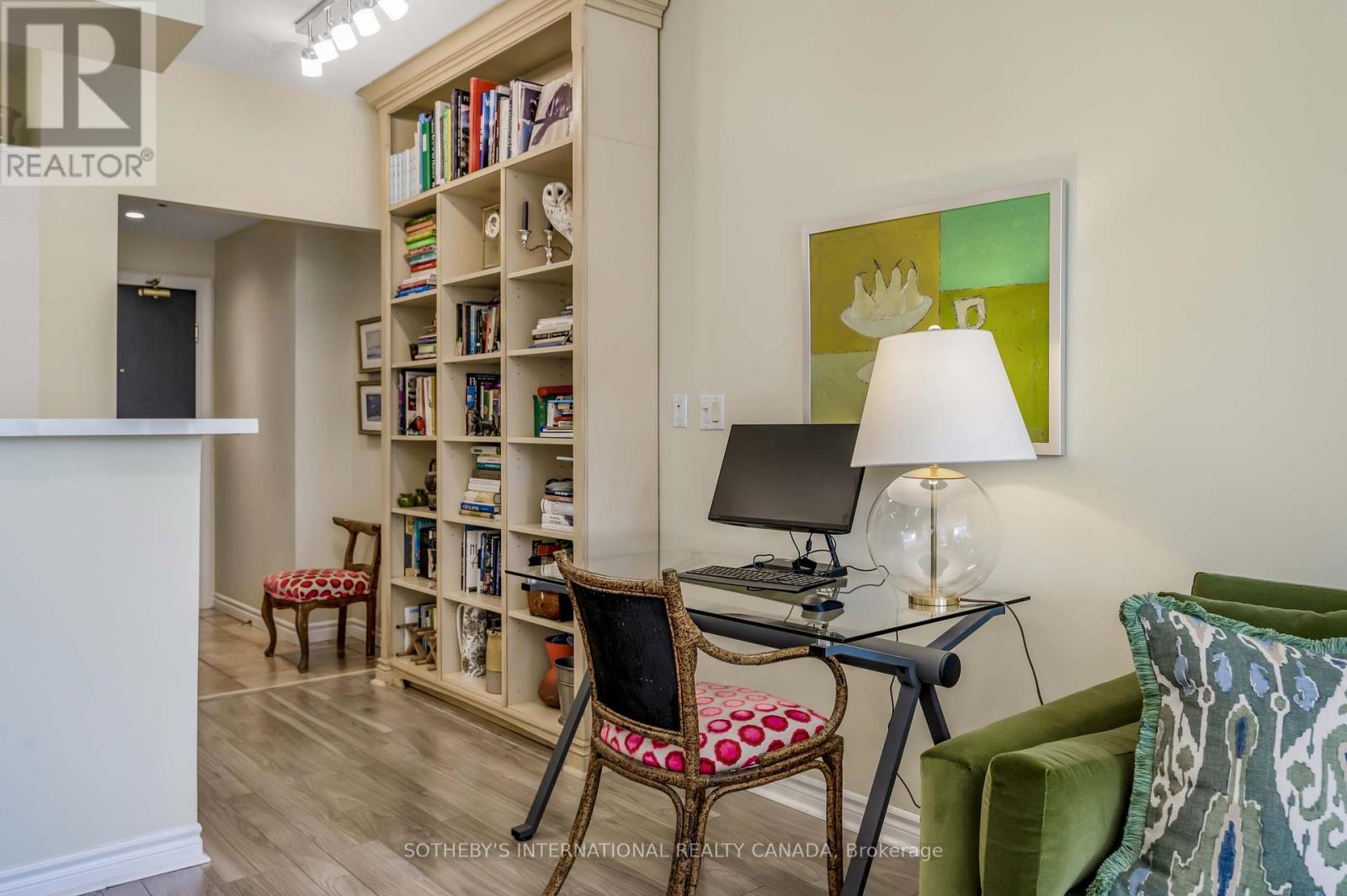 605 - 1 Deer Park Crescent, Toronto (Yonge-St. Clair), Ontario  M4V 3C4 - Photo 6 - C12383809