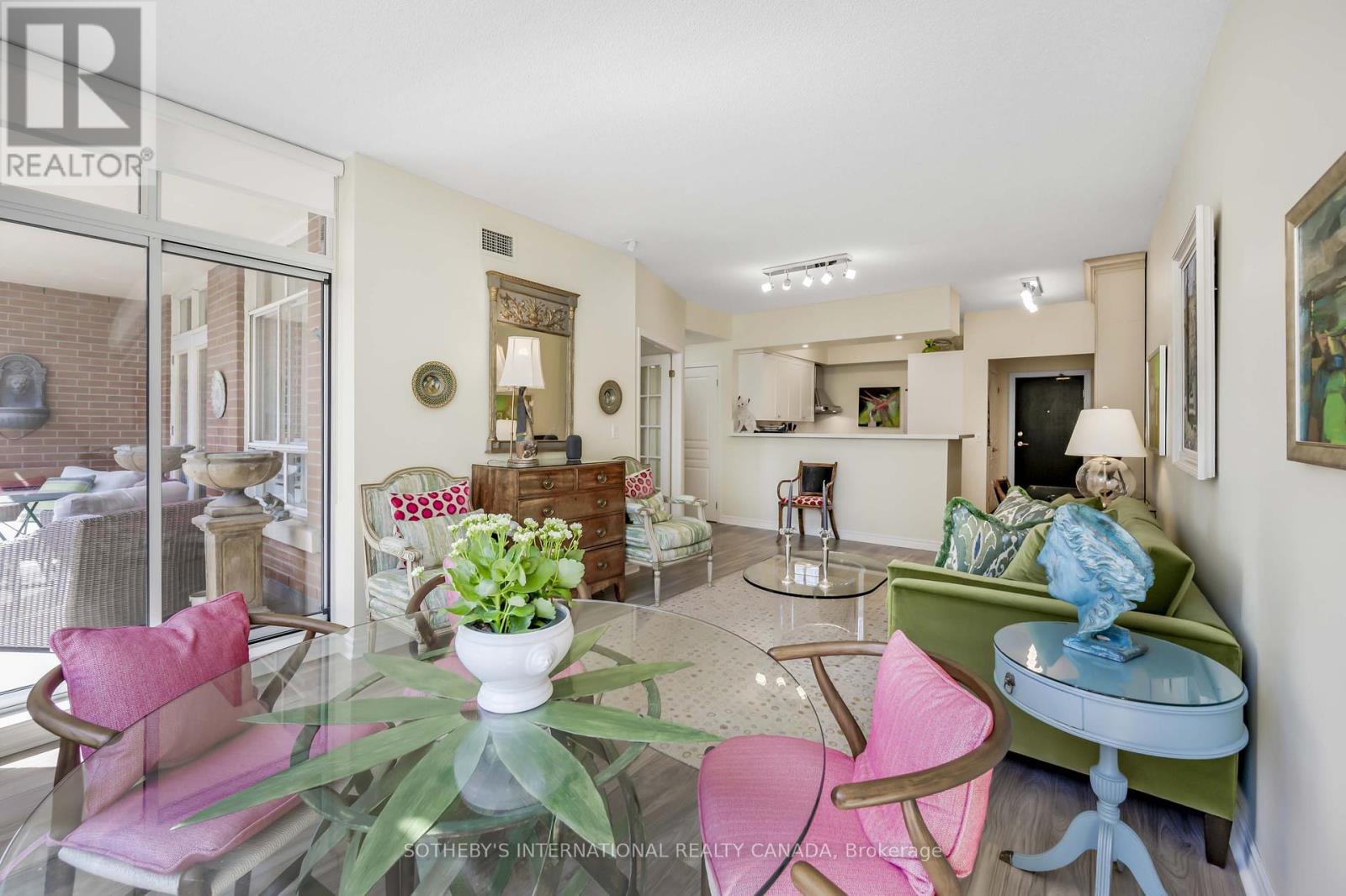 605 - 1 Deer Park Crescent, Toronto (Yonge-St. Clair), Ontario  M4V 3C4 - Photo 7 - C12383809