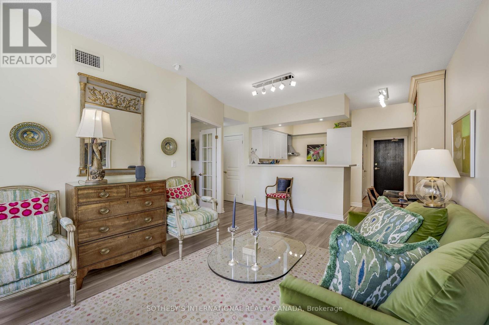 605 - 1 Deer Park Crescent, Toronto (Yonge-St. Clair), Ontario  M4V 3C4 - Photo 8 - C12383809