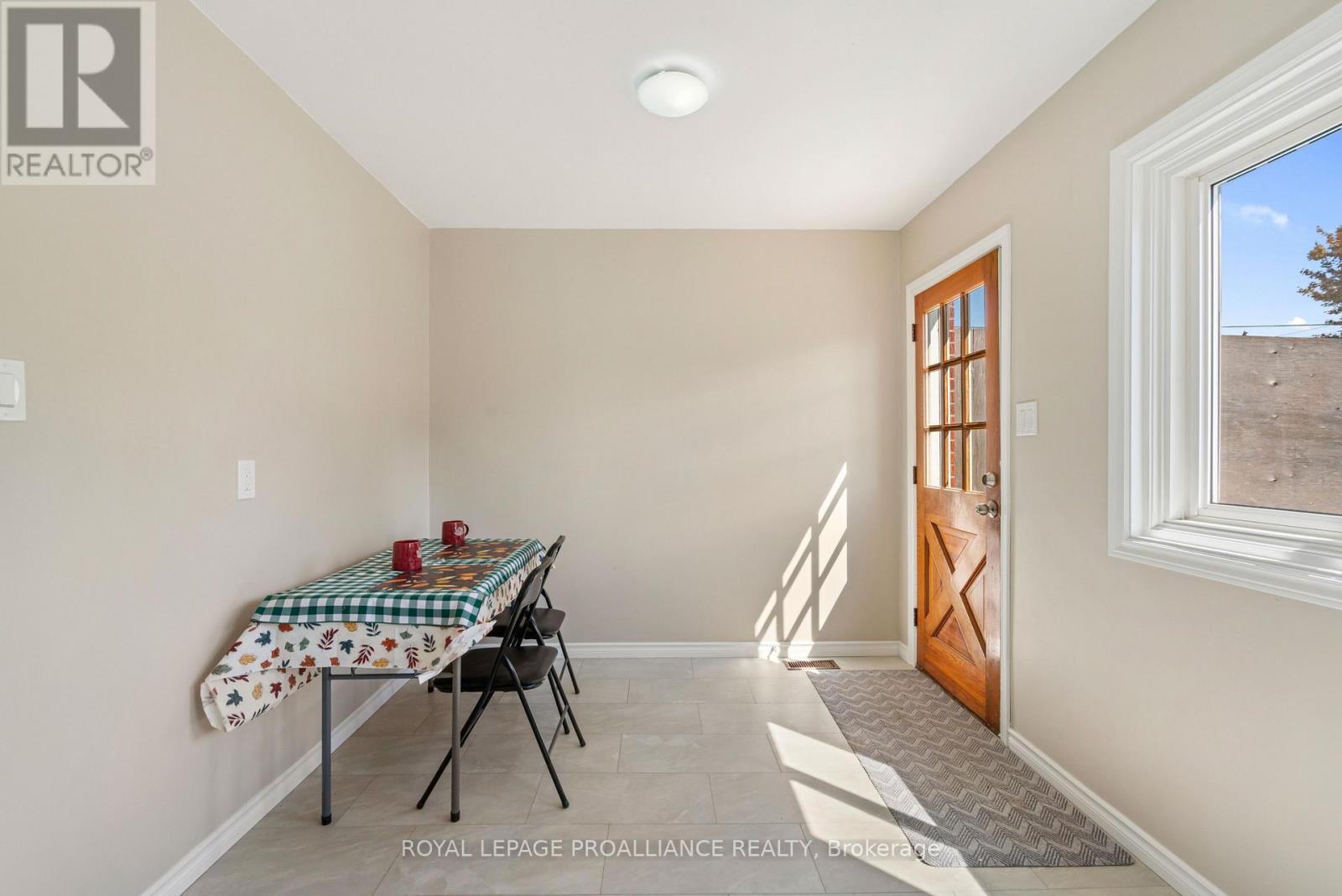 133 Victor Road, Prescott, Ontario  K0E 1T0 - Photo 11 - X12383814