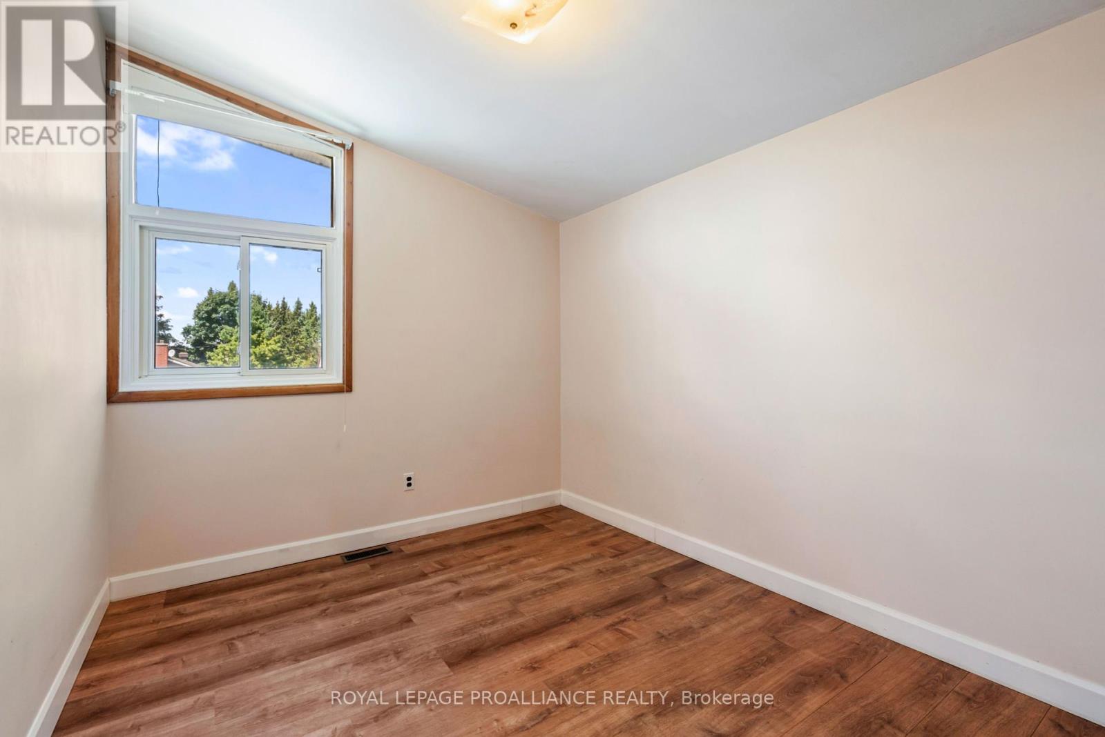 133 Victor Road, Prescott, Ontario  K0E 1T0 - Photo 17 - X12383814