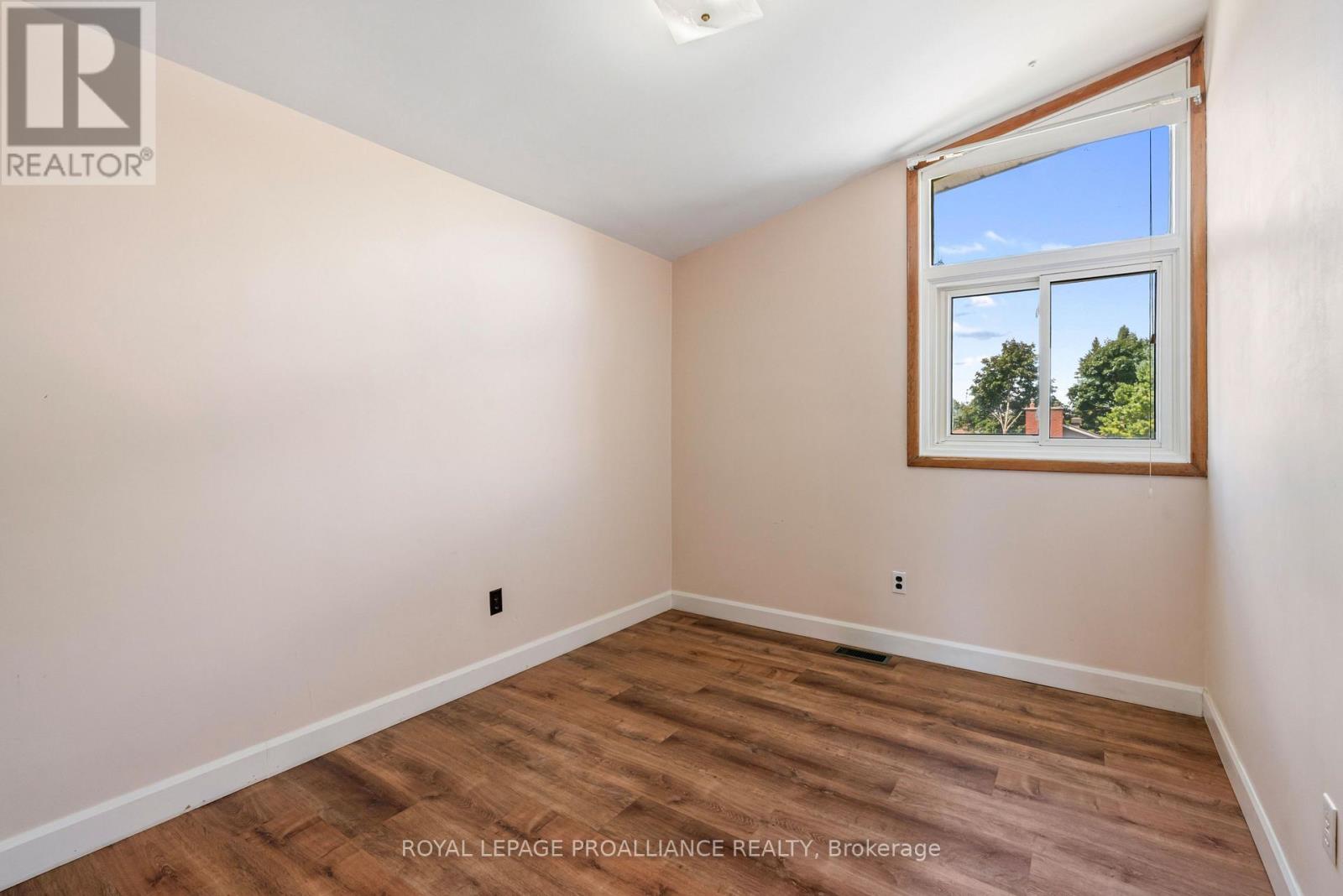 133 Victor Road, Prescott, Ontario  K0E 1T0 - Photo 19 - X12383814