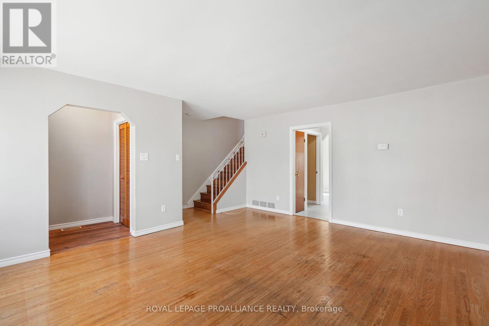 133 Victor Road, Prescott, Ontario  K0E 1T0 - Photo 4 - X12383814