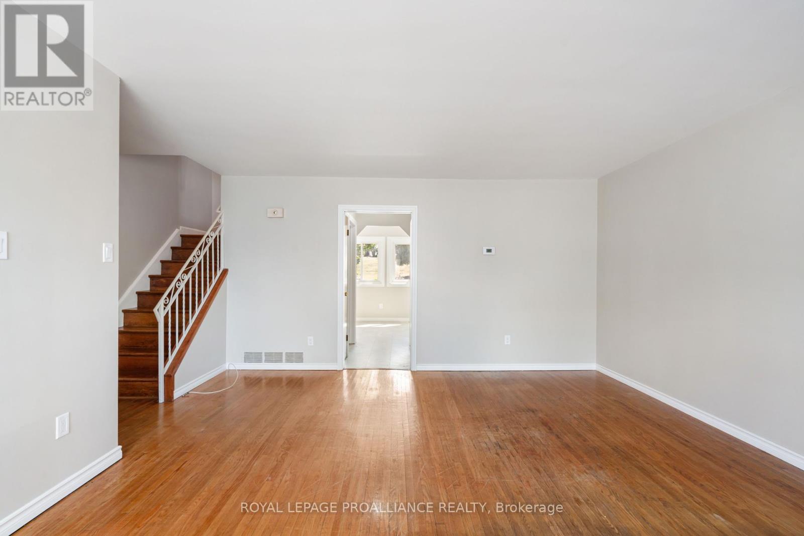 133 Victor Road, Prescott, Ontario  K0E 1T0 - Photo 5 - X12383814