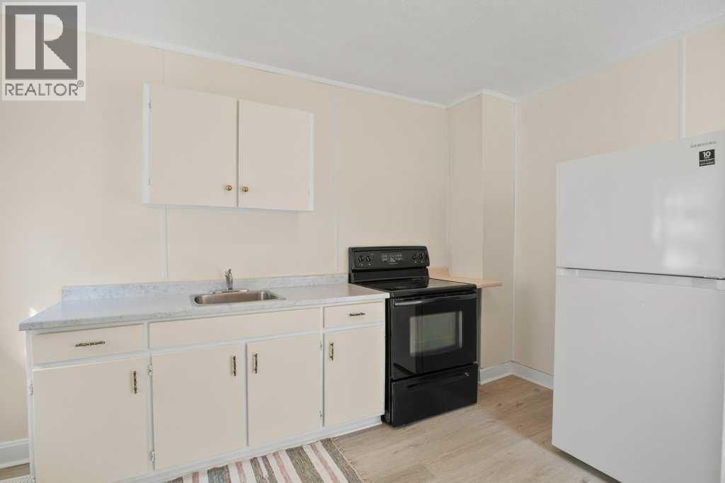 Property at 5812 52 Avenue image 4