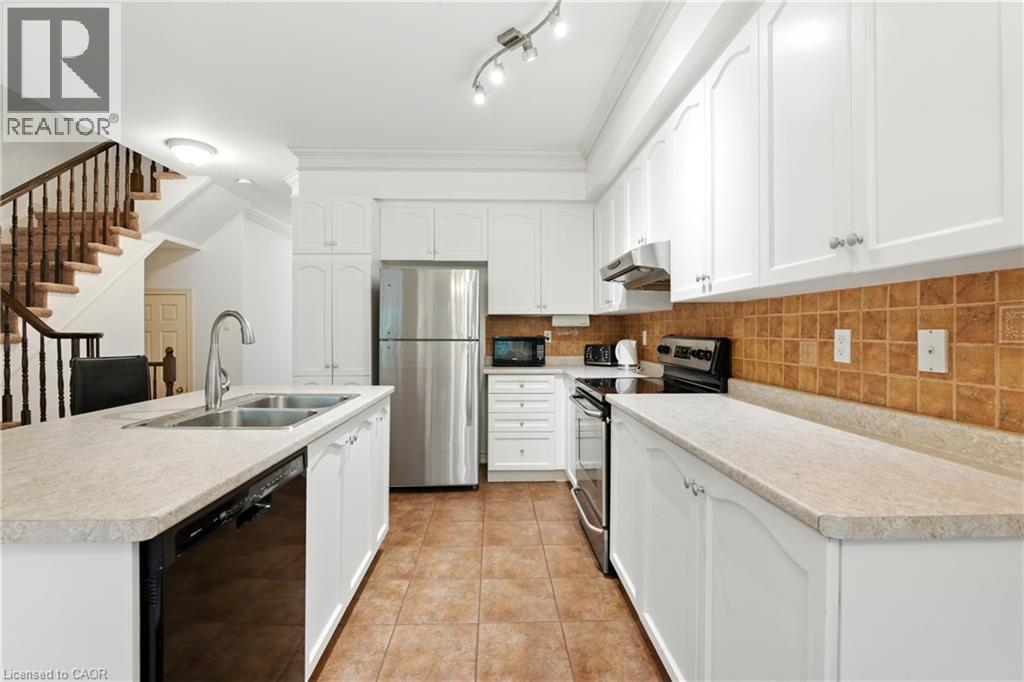 42 Chloe Street, St. Catharines, Ontario  L2P 0A5 - Photo 5 - 40765382