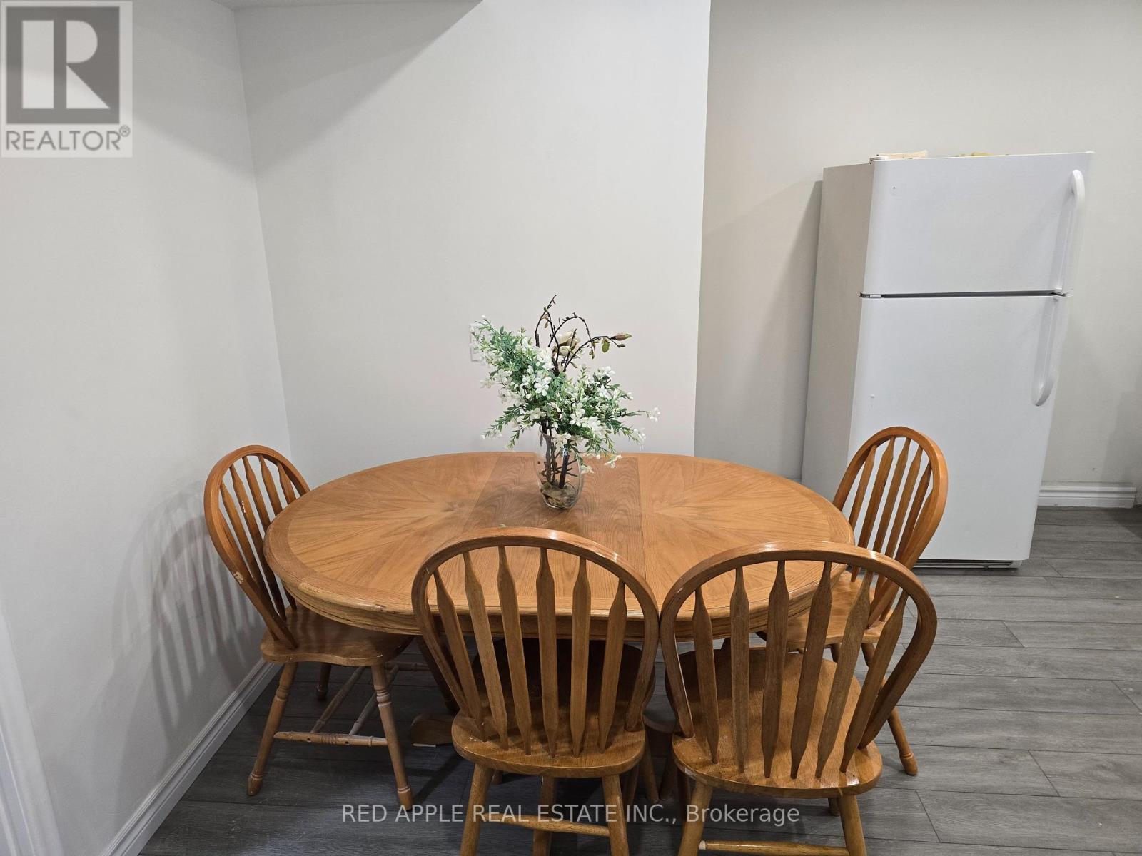 5 Holland Street W, Bradford West Gwillimbury (Bradford), Ontario  L3Z 2A8 - Photo 14 - N12383629
