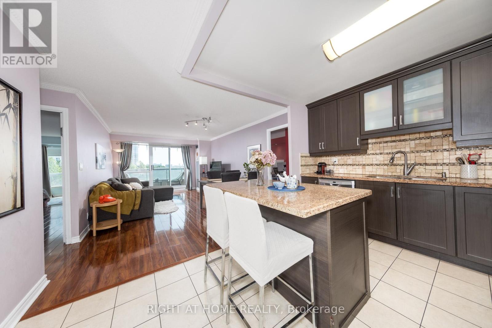 510 - 745 New Westminster Drive, Vaughan (Brownridge), Ontario  L4J 8J9 - Photo 1 - N12383657