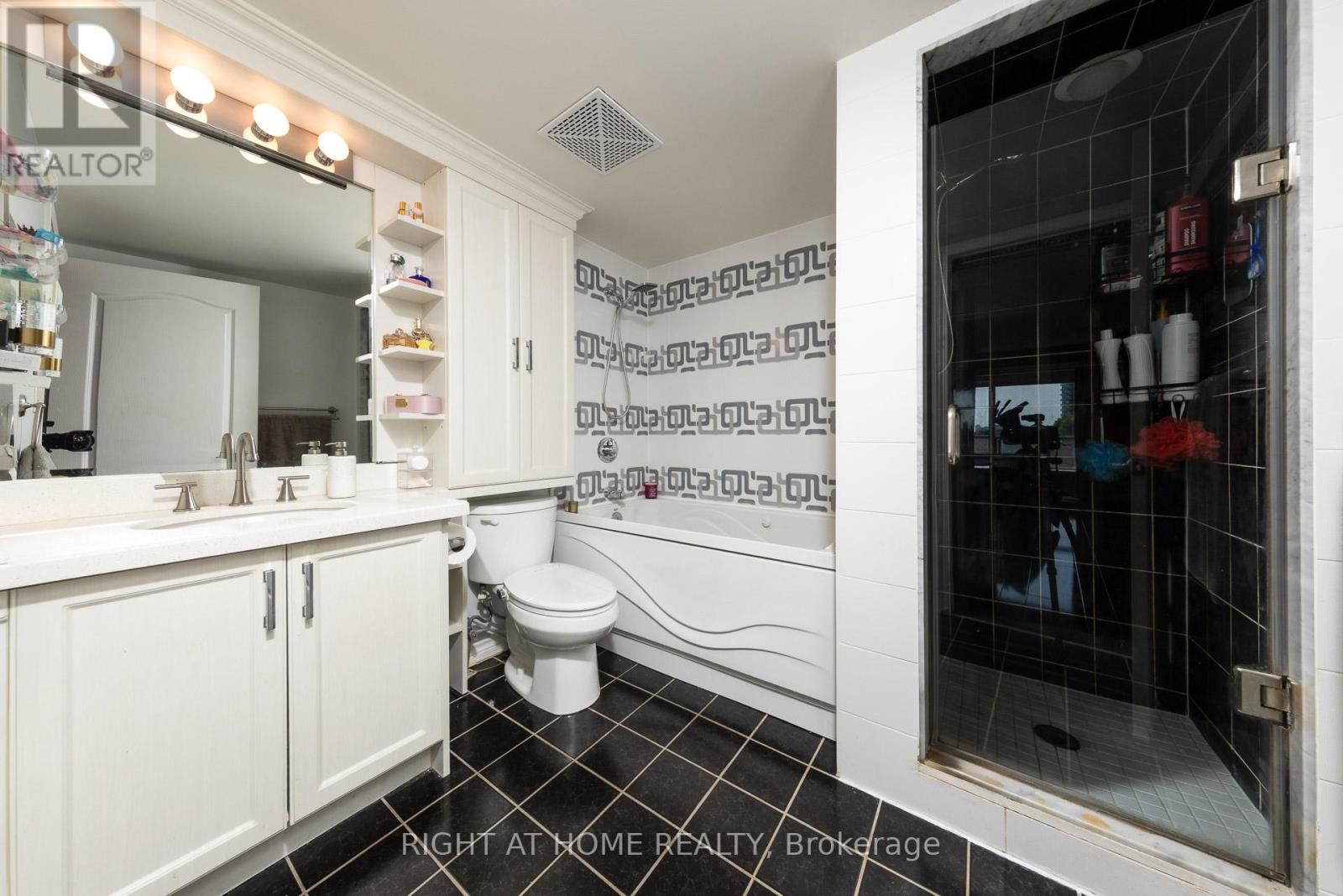 510 - 745 New Westminster Drive, Vaughan (Brownridge), Ontario  L4J 8J9 - Photo 14 - N12383657