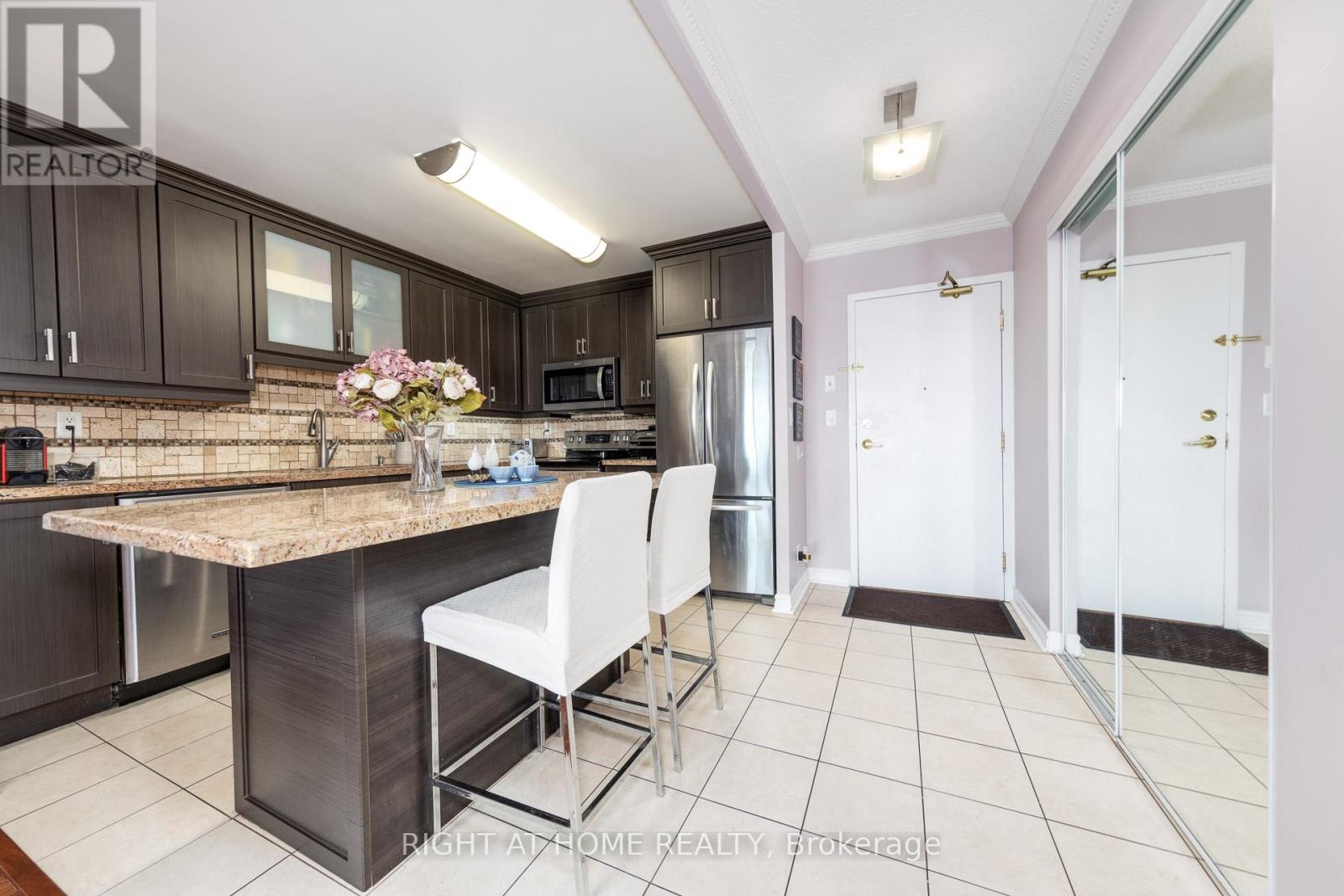 510 - 745 New Westminster Drive, Vaughan (Brownridge), Ontario  L4J 8J9 - Photo 3 - N12383657