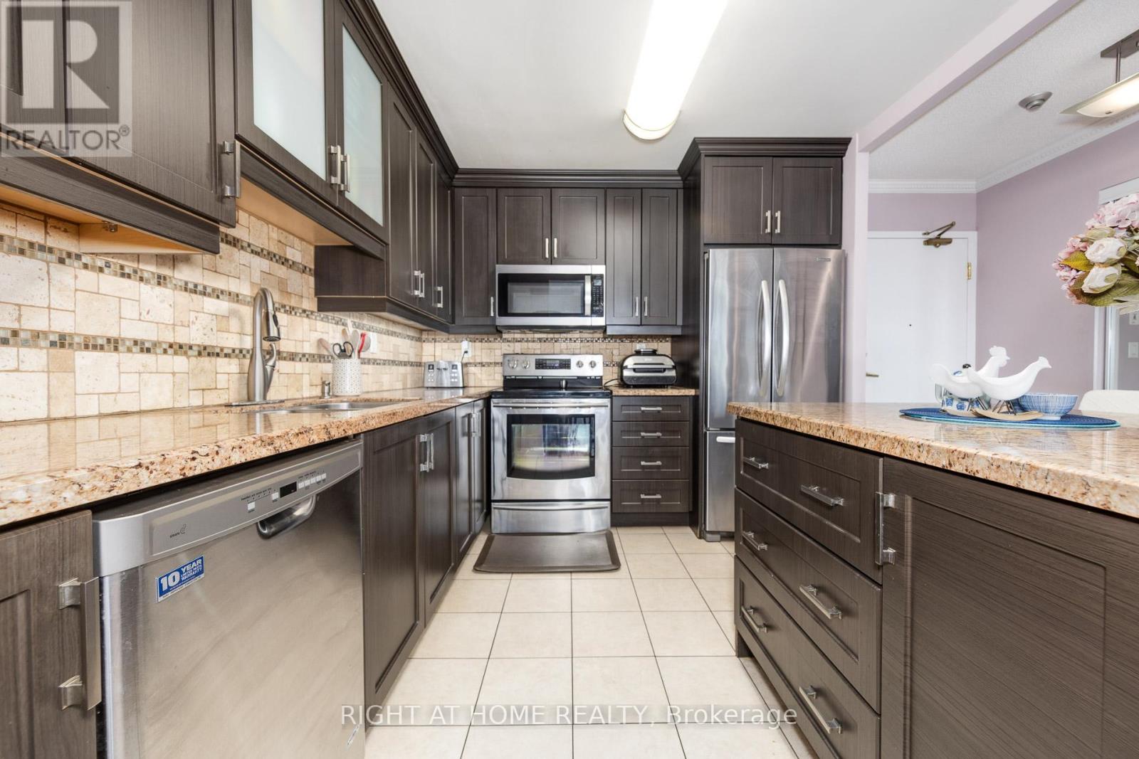 510 - 745 New Westminster Drive, Vaughan (Brownridge), Ontario  L4J 8J9 - Photo 5 - N12383657