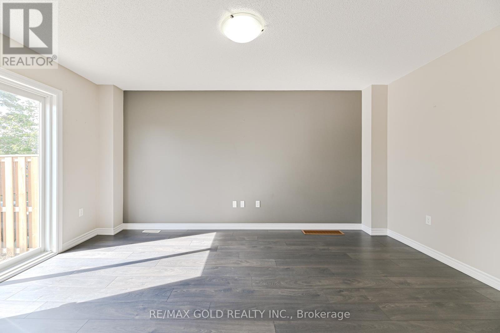 72 Brown Bear Street, Barrie, Ontario  L9J 0H8 - Photo 12 - S12383744