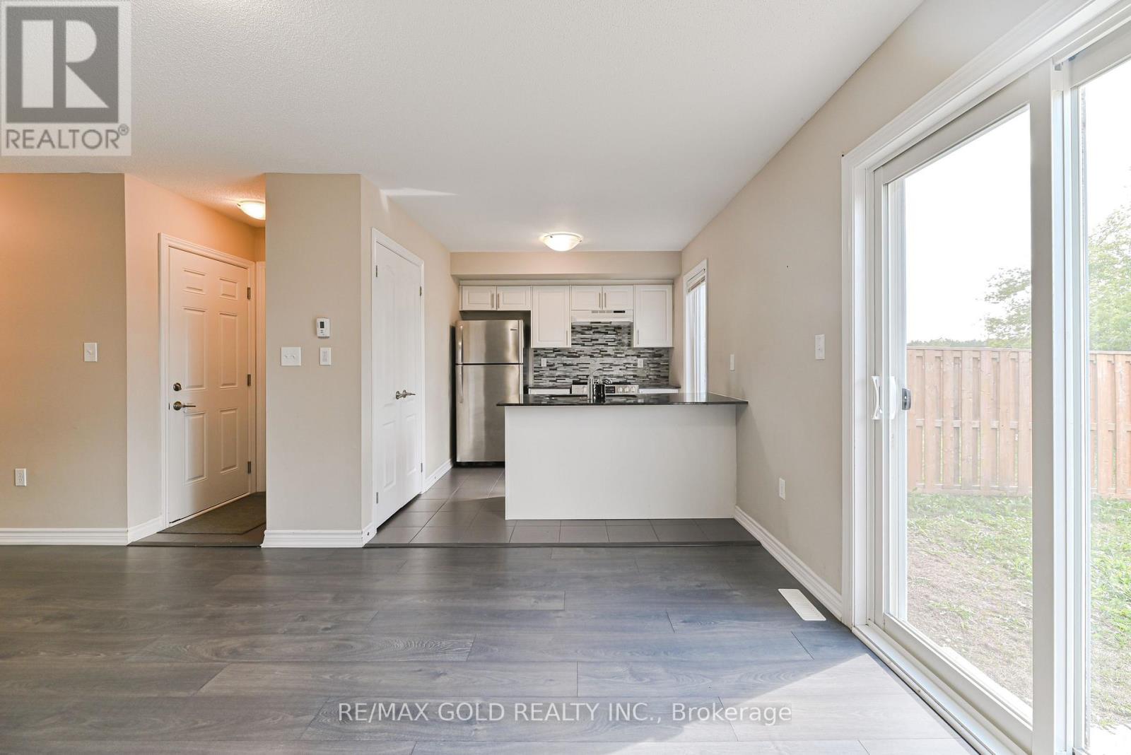 72 Brown Bear Street, Barrie, Ontario  L9J 0H8 - Photo 15 - S12383744