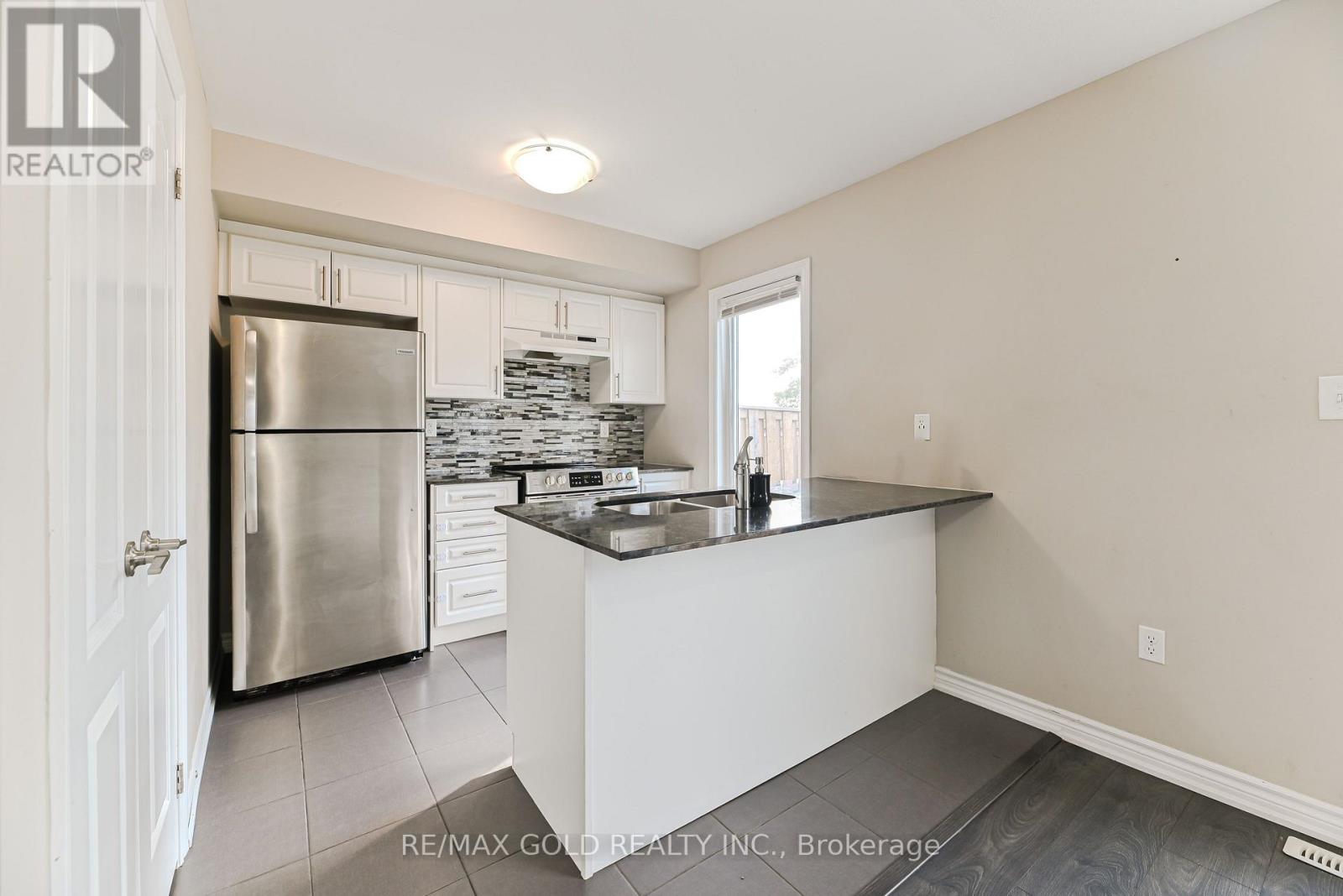 72 Brown Bear Street, Barrie, Ontario  L9J 0H8 - Photo 16 - S12383744
