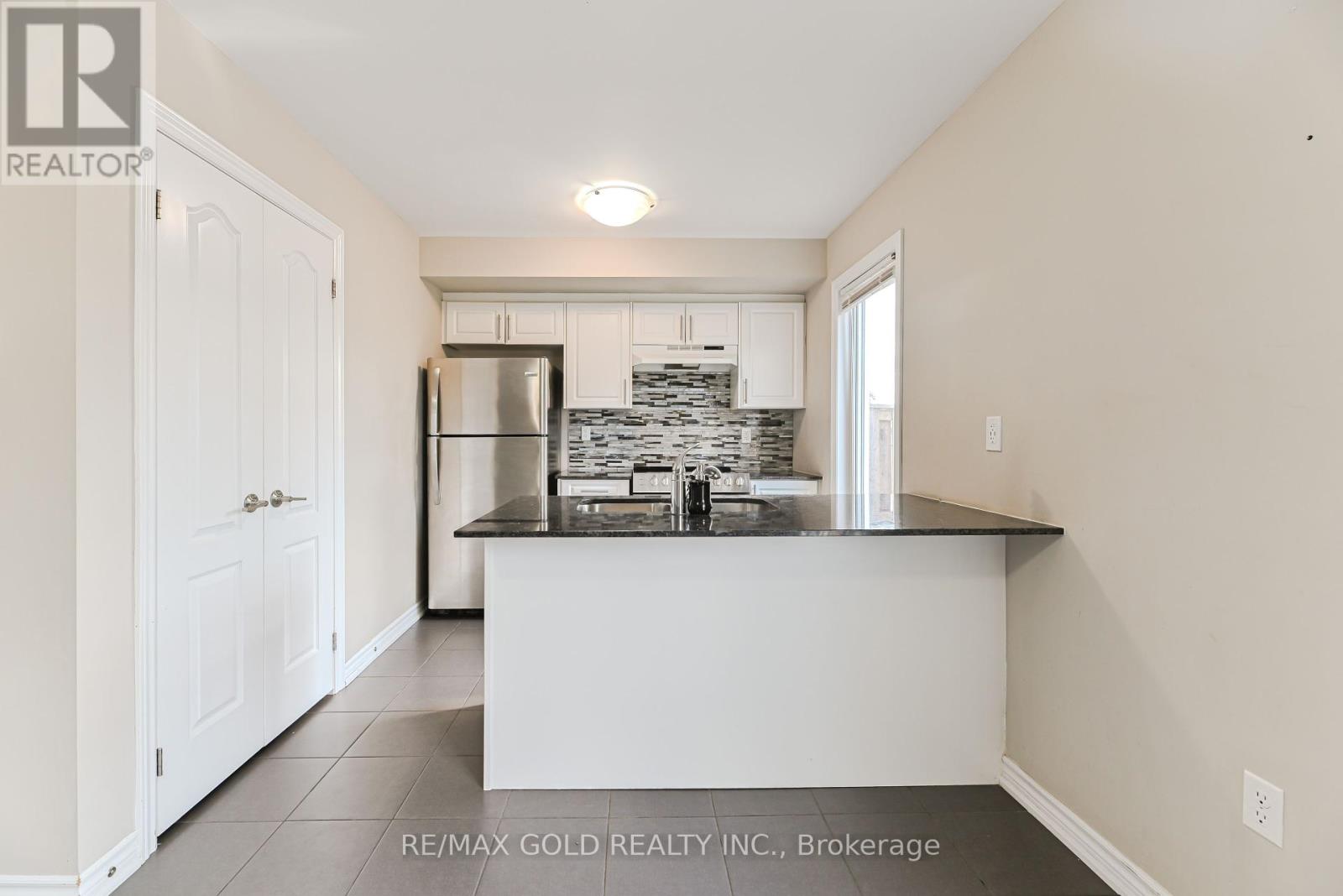 72 Brown Bear Street, Barrie, Ontario  L9J 0H8 - Photo 17 - S12383744