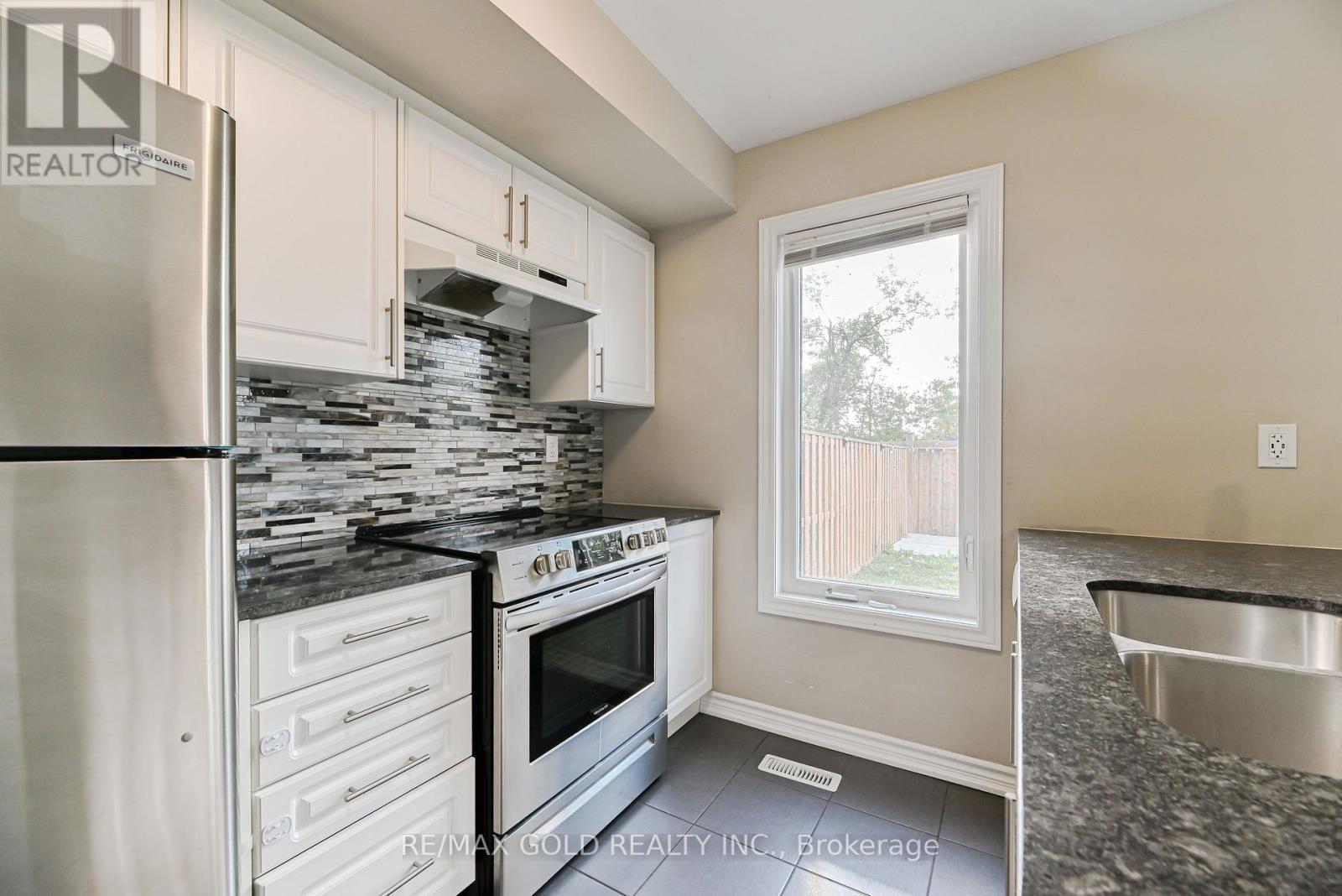 72 Brown Bear Street, Barrie, Ontario  L9J 0H8 - Photo 18 - S12383744