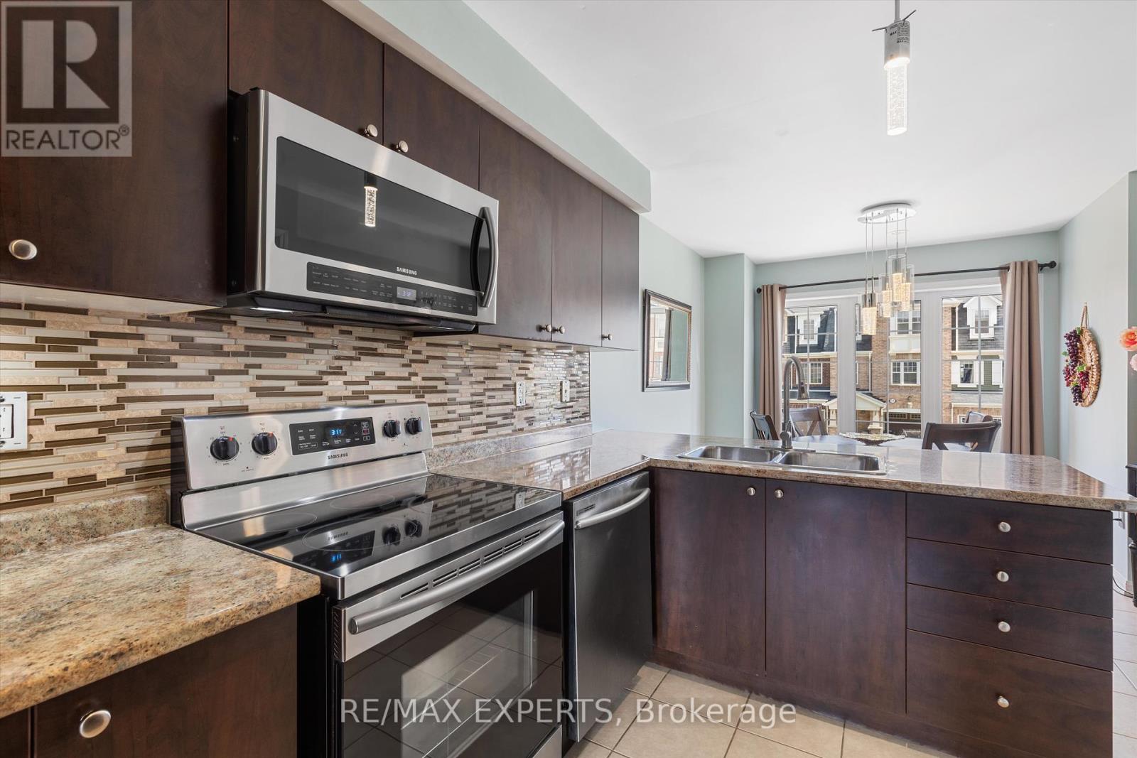 84 Vanhorne Close, Brampton (Brampton West), Ontario  L7A 0X9 - Photo 6 - W12383647