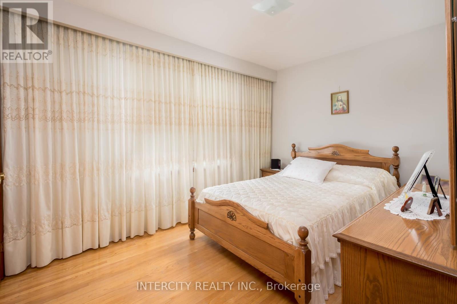 852 Glencairn Avenue, Toronto, Ontario  M6B 2A5 - Photo 20 - W12383659