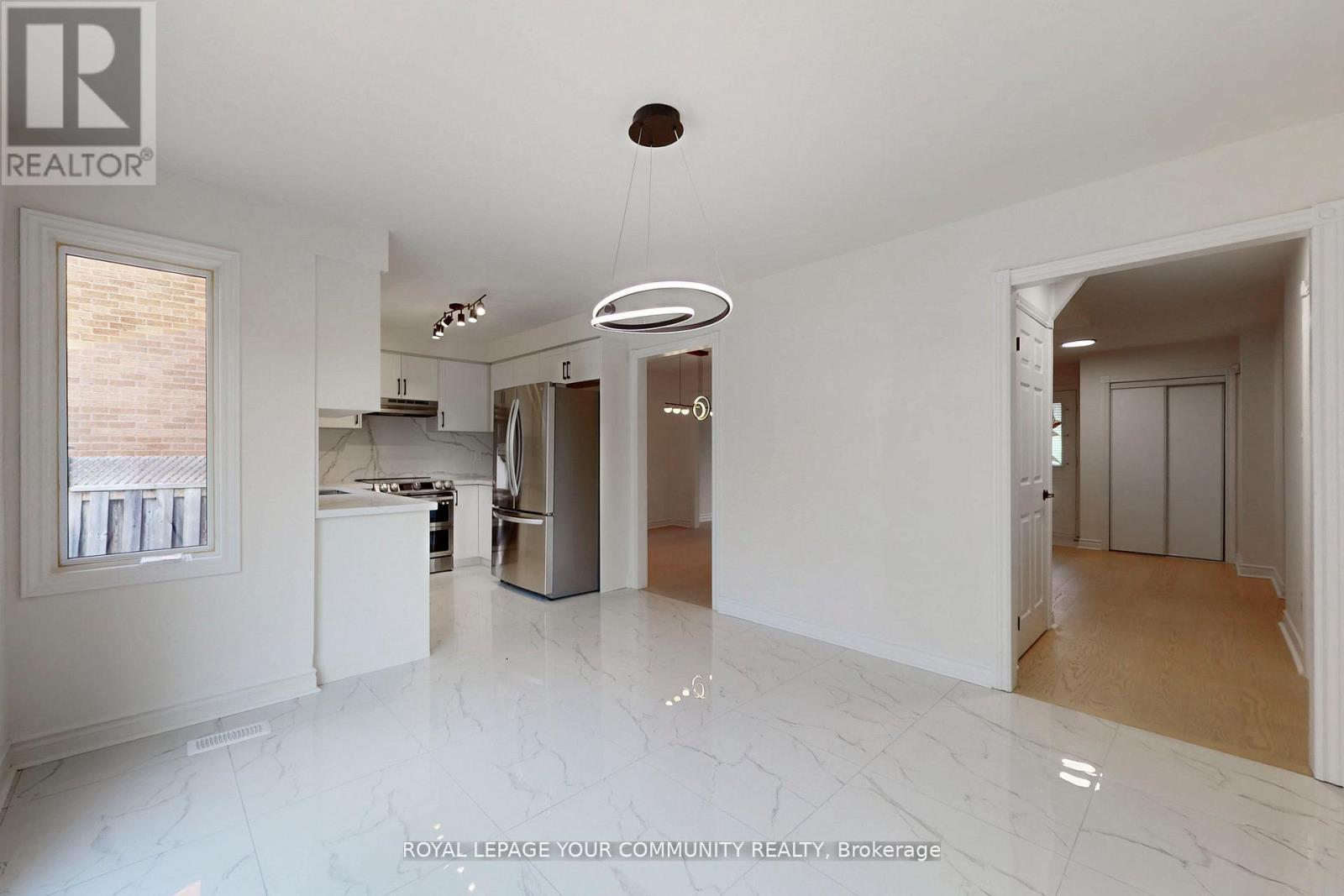 5158 Sundial Court, Mississauga (Hurontario), Ontario  L5R 2S9 - Photo 11 - W12383677