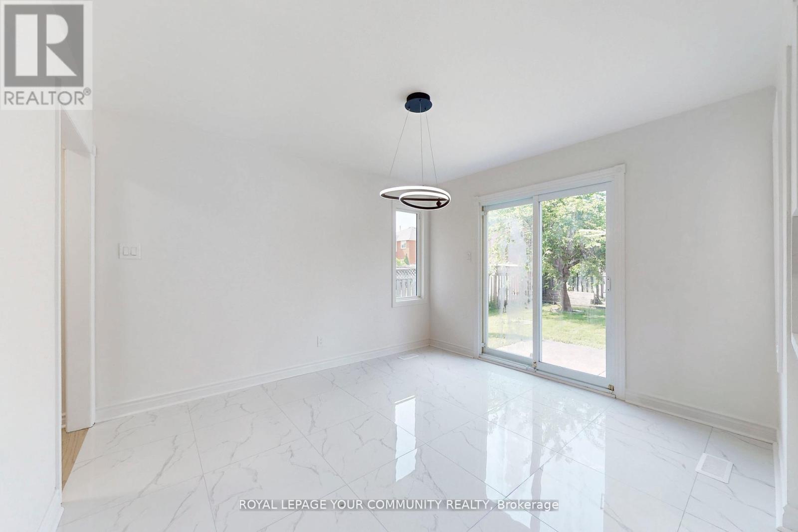 5158 Sundial Court, Mississauga (Hurontario), Ontario  L5R 2S9 - Photo 13 - W12383677