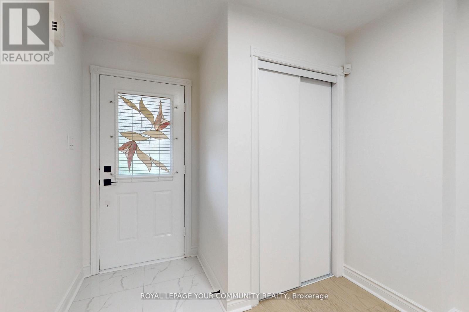 5158 Sundial Court, Mississauga (Hurontario), Ontario  L5R 2S9 - Photo 3 - W12383677