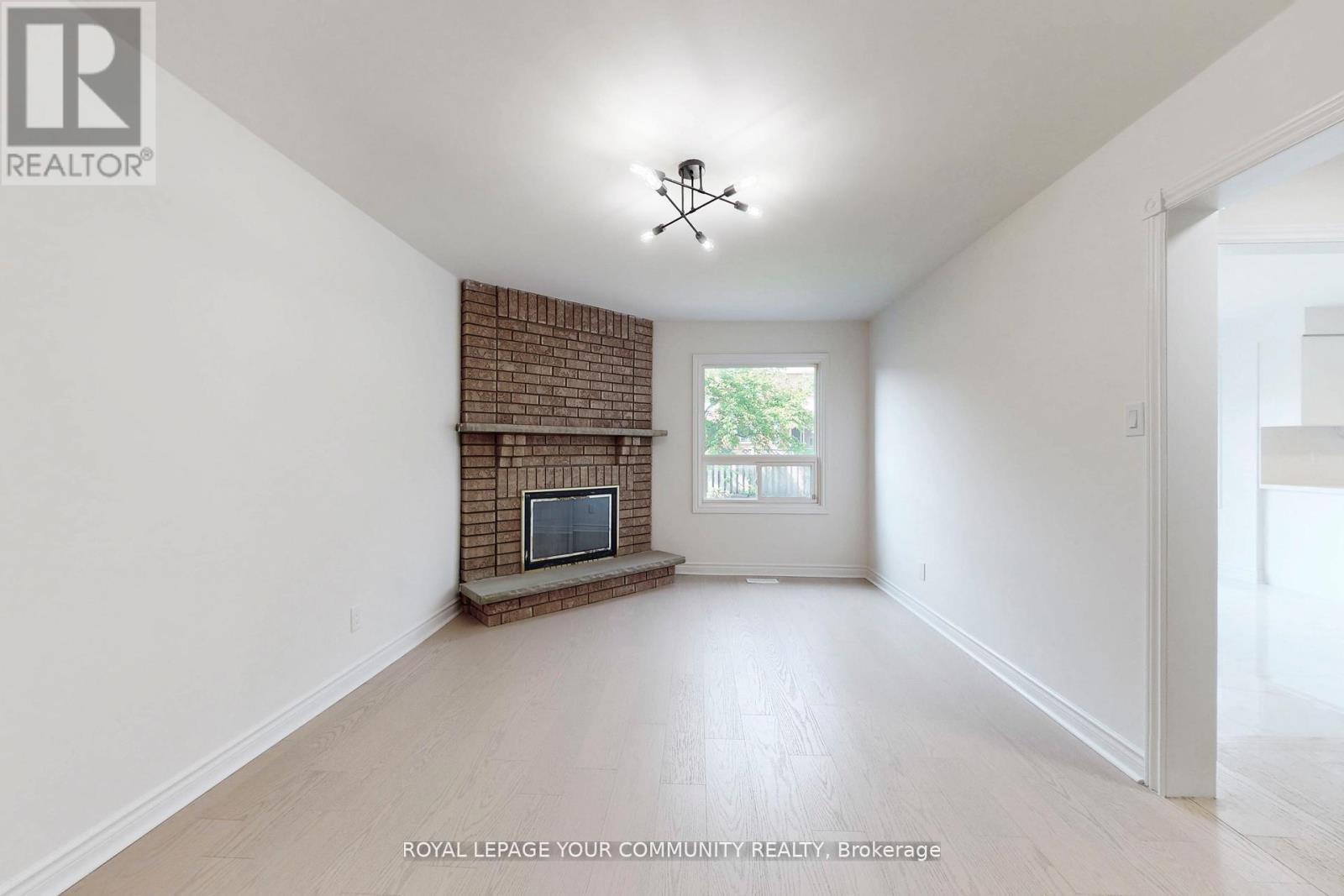 5158 Sundial Court, Mississauga (Hurontario), Ontario  L5R 2S9 - Photo 5 - W12383677