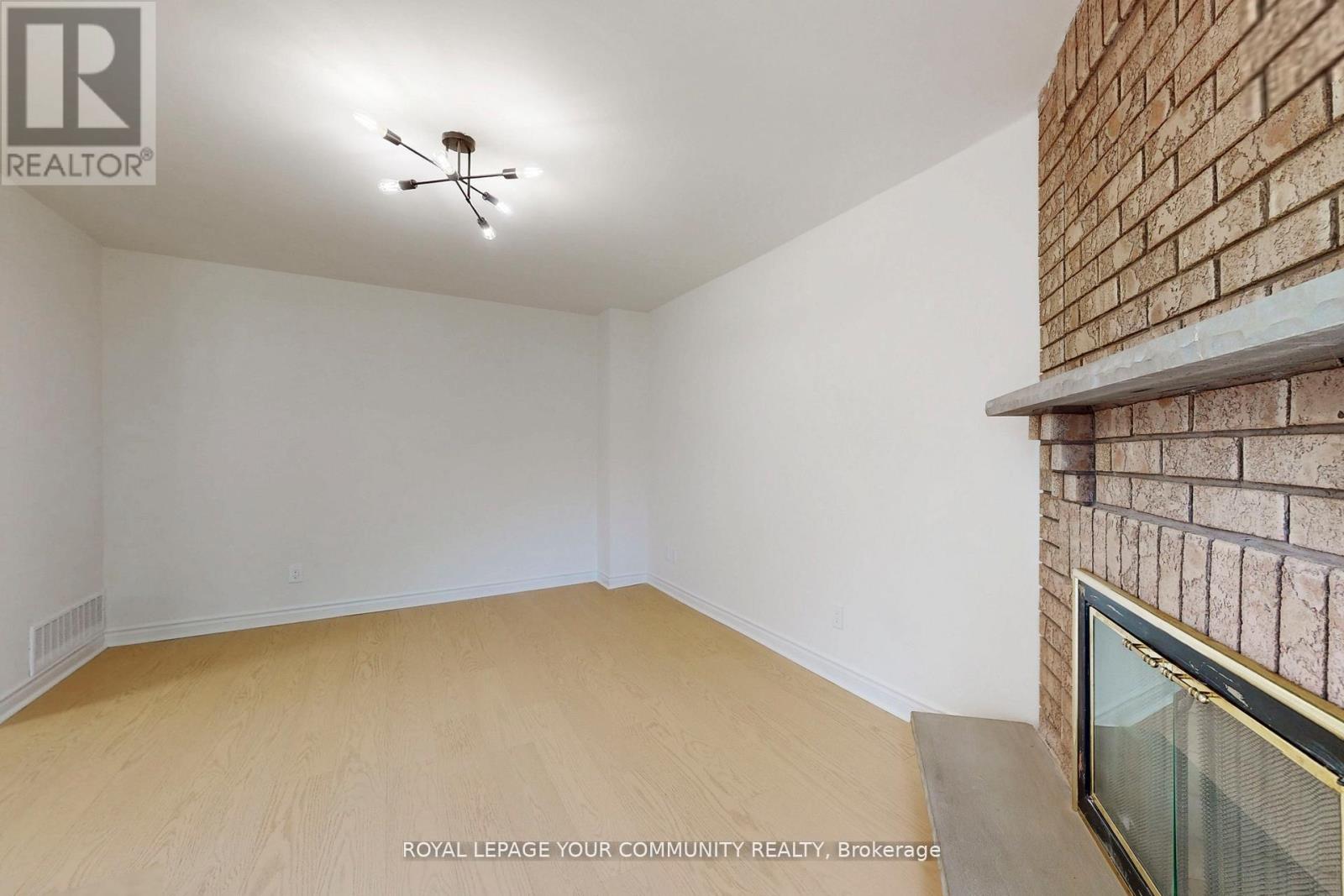 5158 Sundial Court, Mississauga (Hurontario), Ontario  L5R 2S9 - Photo 6 - W12383677