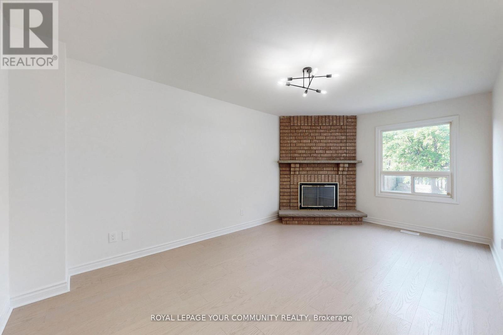 5158 Sundial Court, Mississauga (Hurontario), Ontario  L5R 2S9 - Photo 8 - W12383677