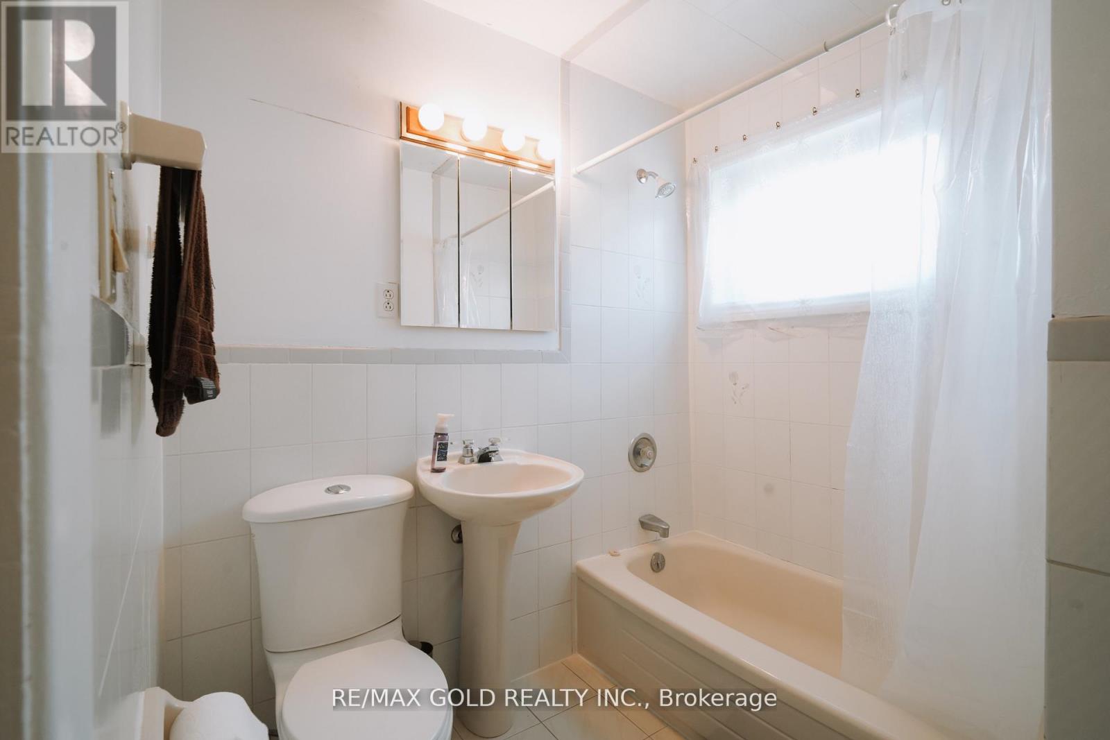 44 Chatsworth Drive, Brampton, Ontario  L6X 2L9 - Photo 29 - W12383686