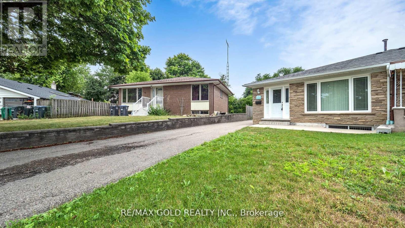 44 Chatsworth Drive, Brampton, Ontario  L6X 2L9 - Photo 3 - W12383686
