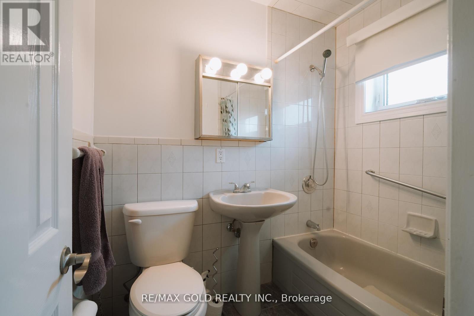 44 Chatsworth Drive, Brampton, Ontario  L6X 2L9 - Photo 32 - W12383686