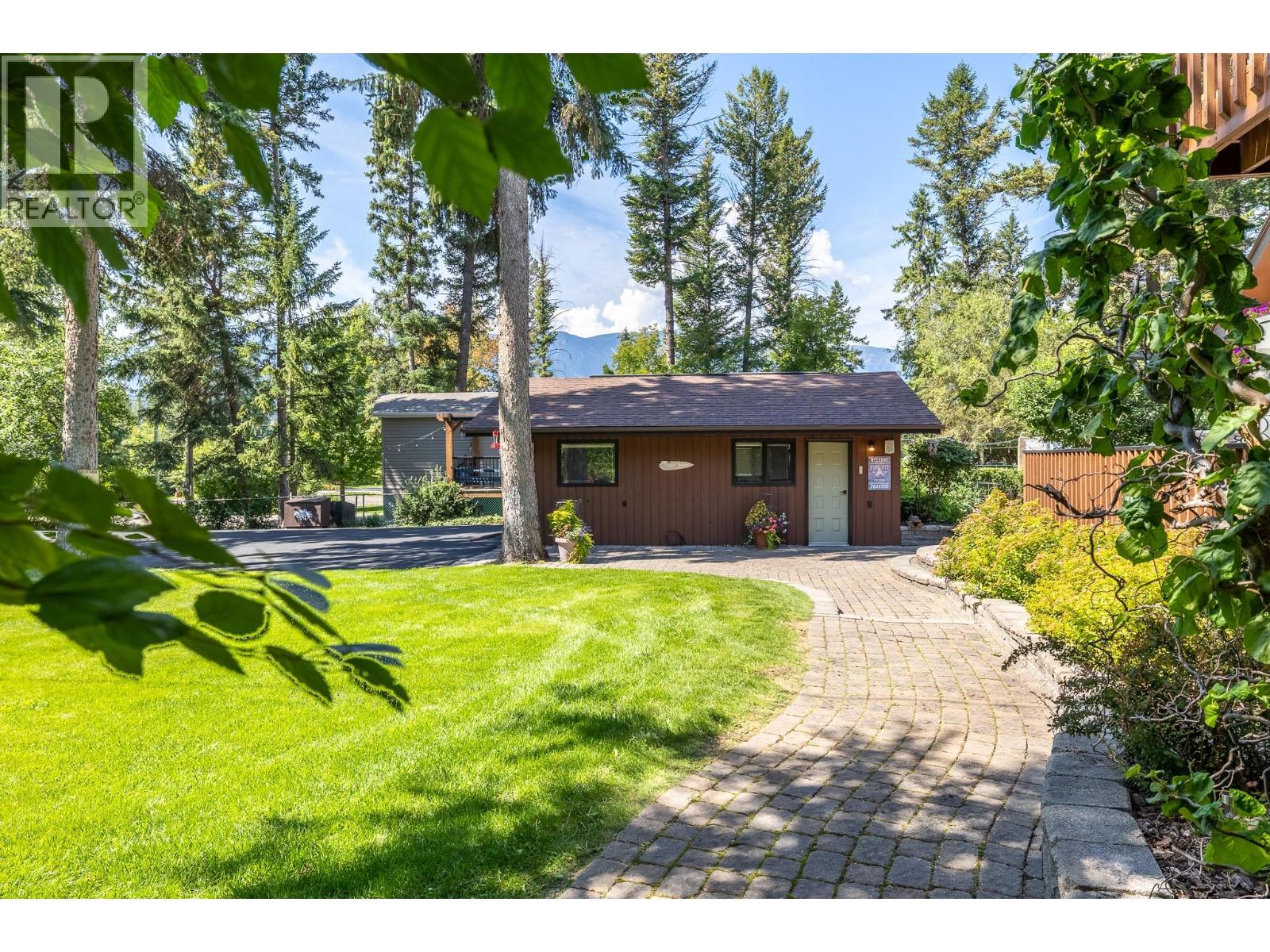 4725 Copper Crescent, Windermere, British Columbia  V0B 2L2 - Photo 55 - 10358161