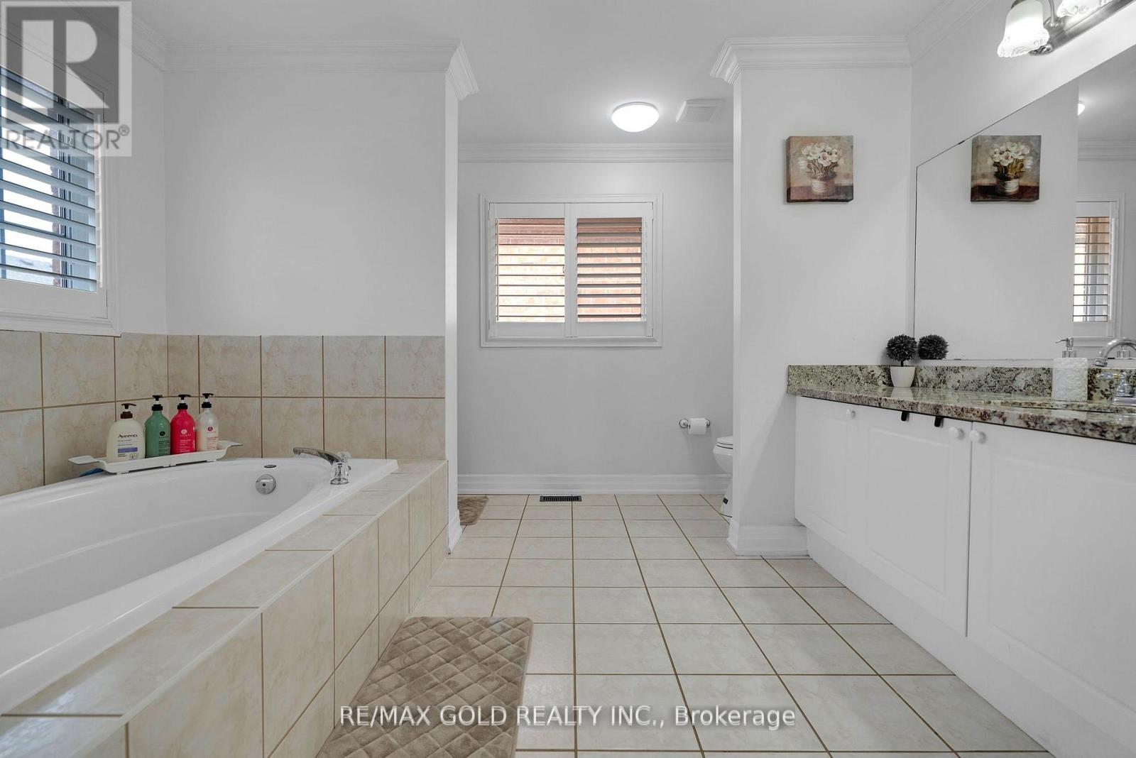 52 Linderwood Drive N, Brampton, Ontario  L7A 1S4 - Photo 21 - W12383747