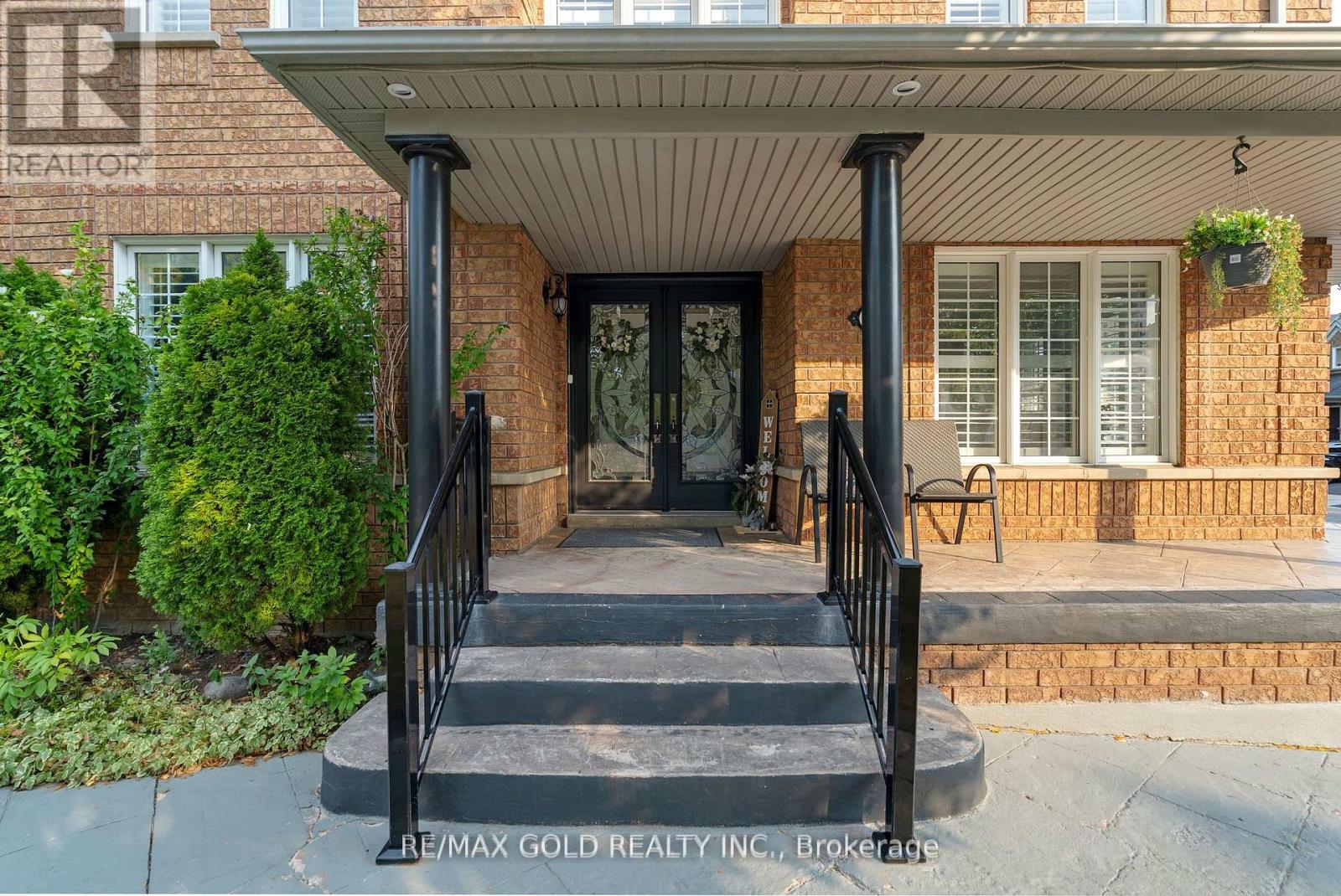 52 Linderwood Drive N, Brampton, Ontario  L7A 1S4 - Photo 8 - W12383747