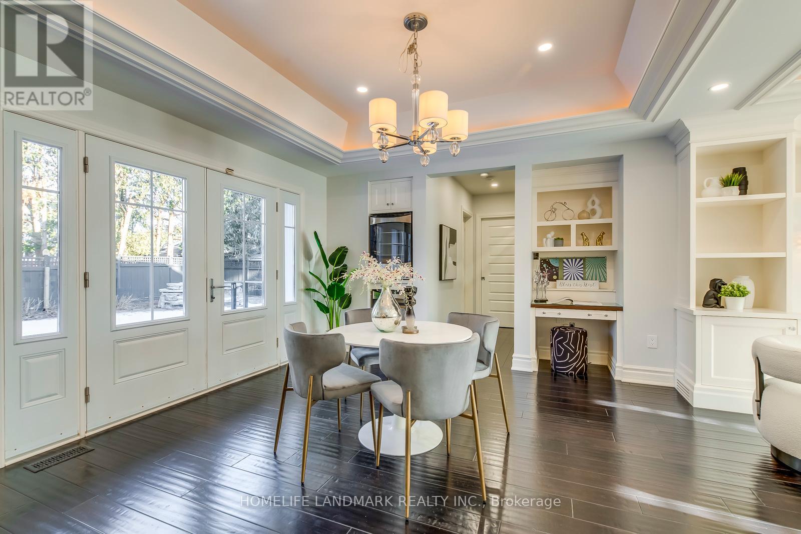 214 Waneta Drive, Oakville (Wo West), Ontario  L6K 2T5 - Photo 12 - W12383759