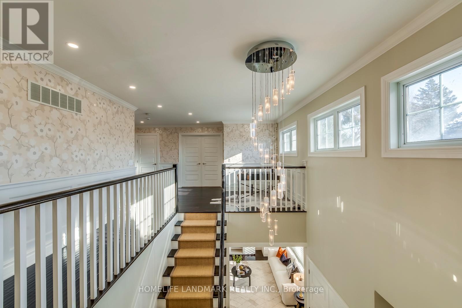 214 Waneta Drive, Oakville (Wo West), Ontario  L6K 2T5 - Photo 16 - W12383759